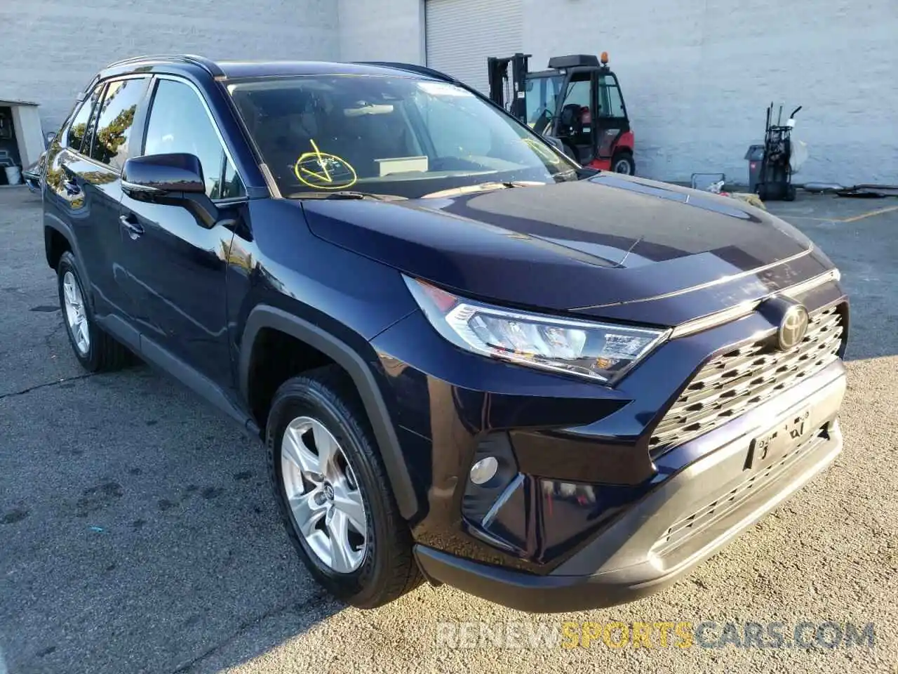 1 Photograph of a damaged car 2T3W1RFV0KW010640 TOYOTA RAV4 2019