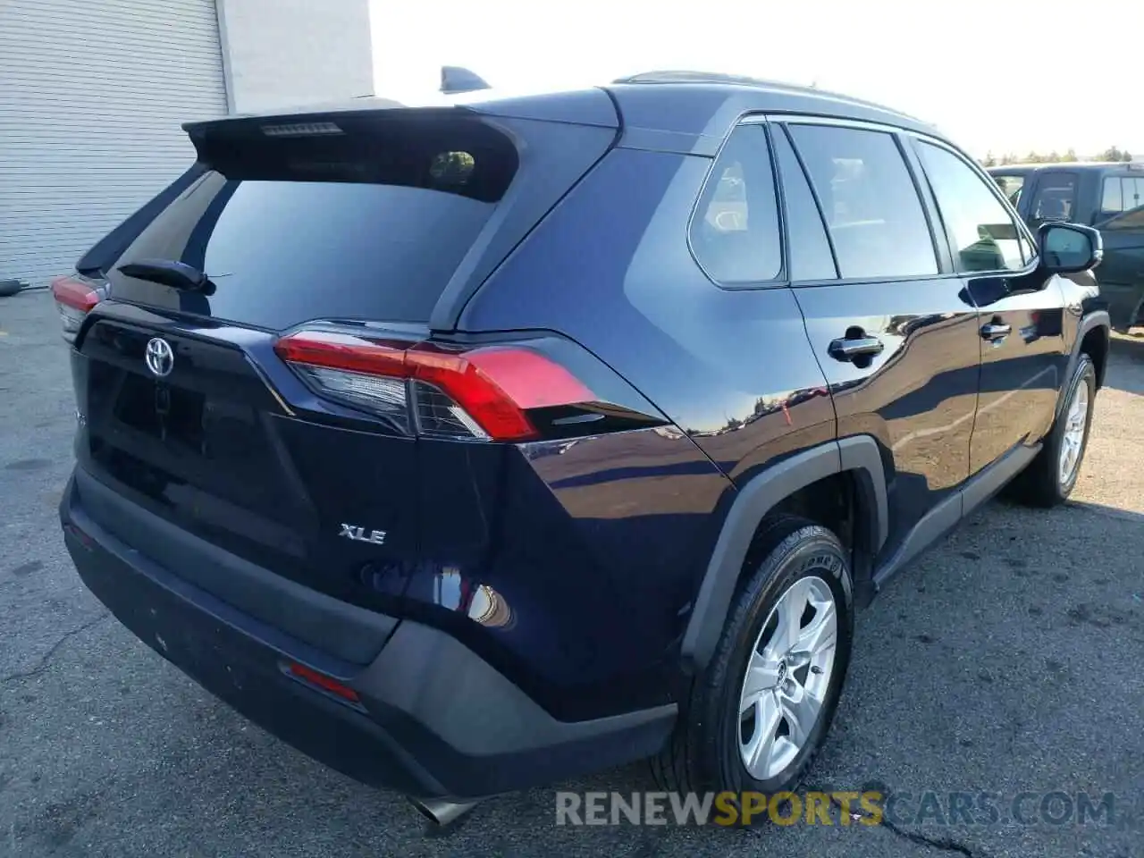 4 Photograph of a damaged car 2T3W1RFV0KW010640 TOYOTA RAV4 2019