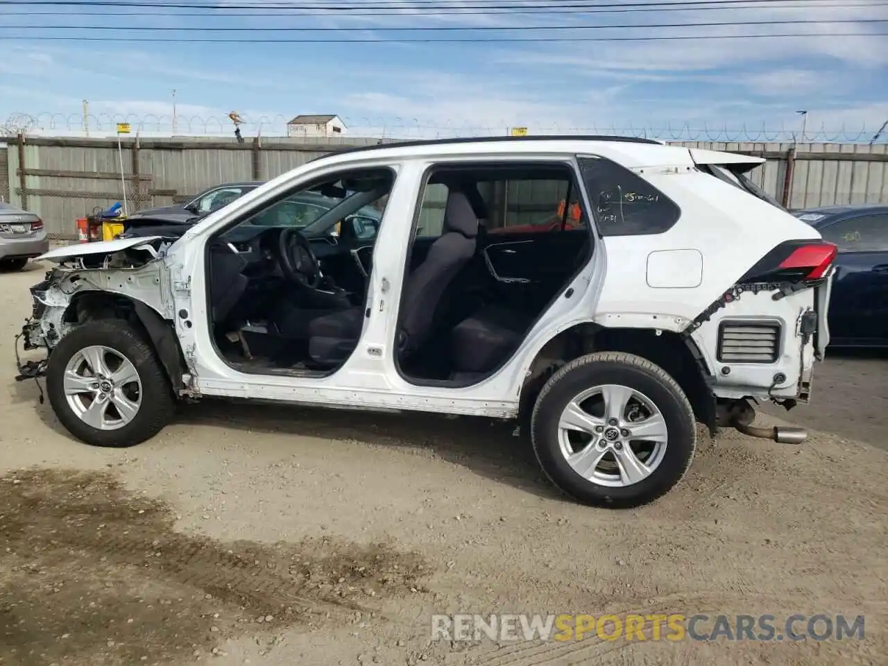 10 Photograph of a damaged car 2T3W1RFV0KW011335 TOYOTA RAV4 2019