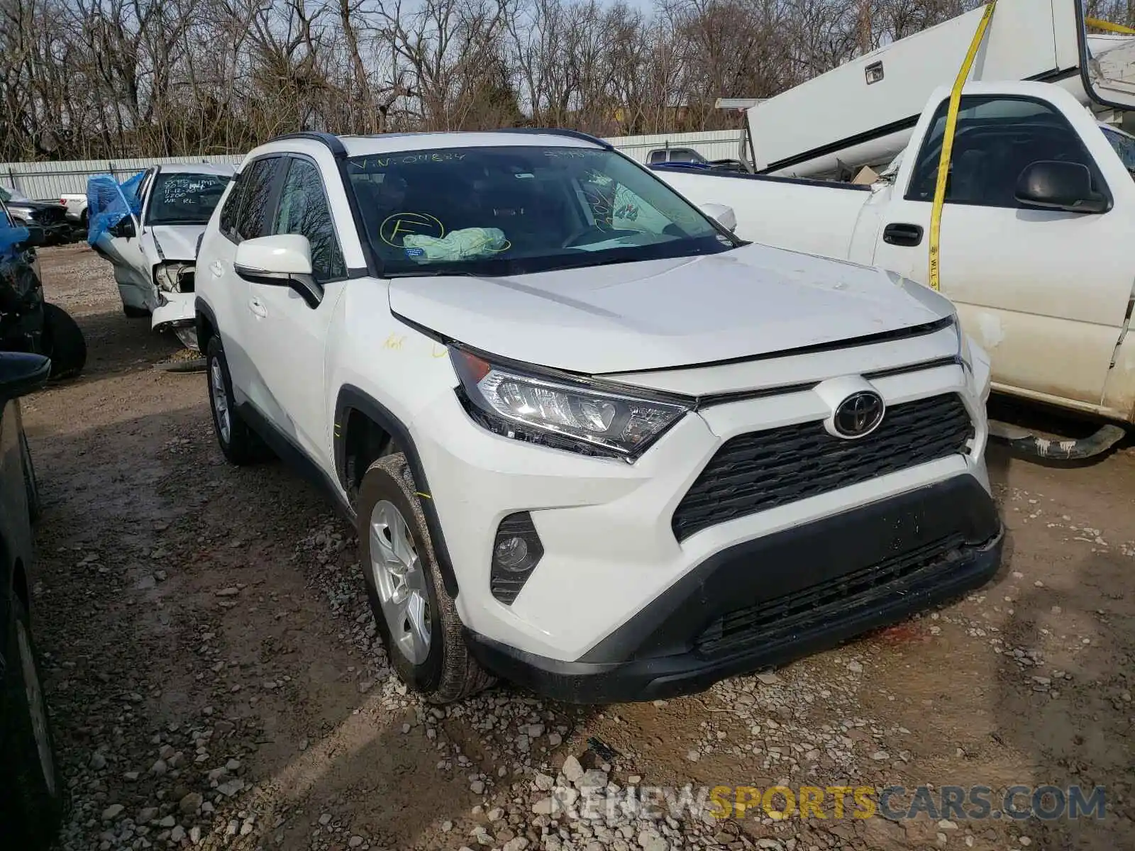 1 Photograph of a damaged car 2T3W1RFV0KW011884 TOYOTA RAV4 2019