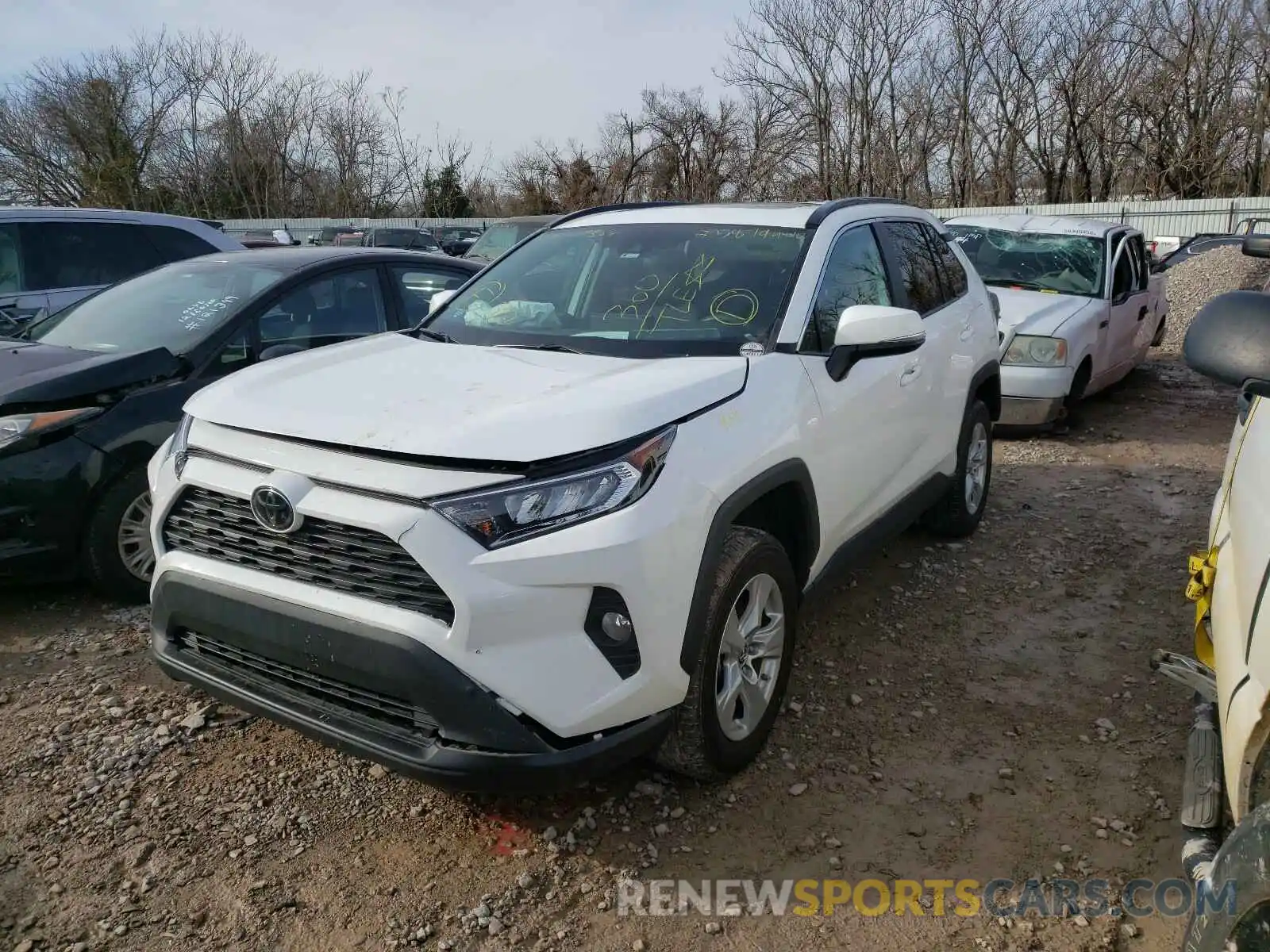 2 Photograph of a damaged car 2T3W1RFV0KW011884 TOYOTA RAV4 2019