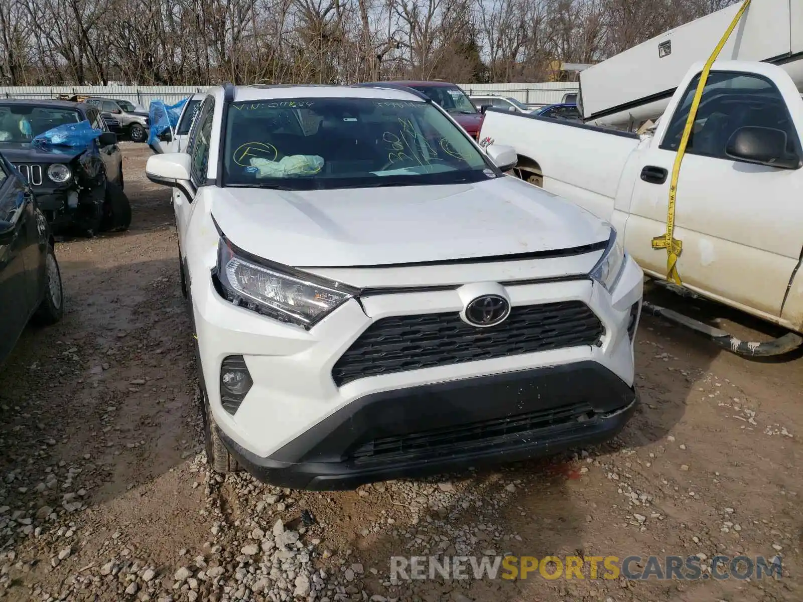 9 Photograph of a damaged car 2T3W1RFV0KW011884 TOYOTA RAV4 2019