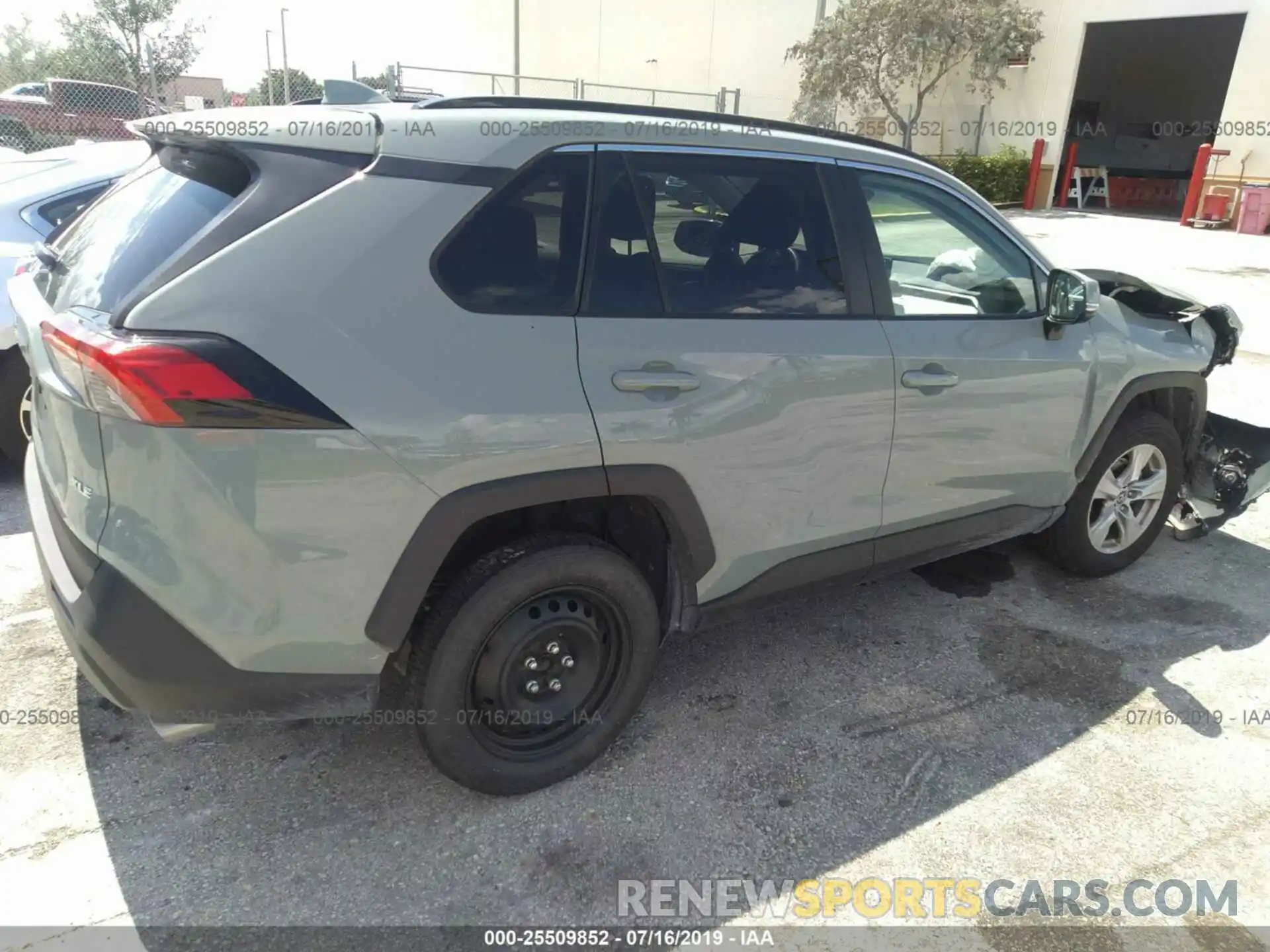 4 Photograph of a damaged car 2T3W1RFV0KW012369 TOYOTA RAV4 2019