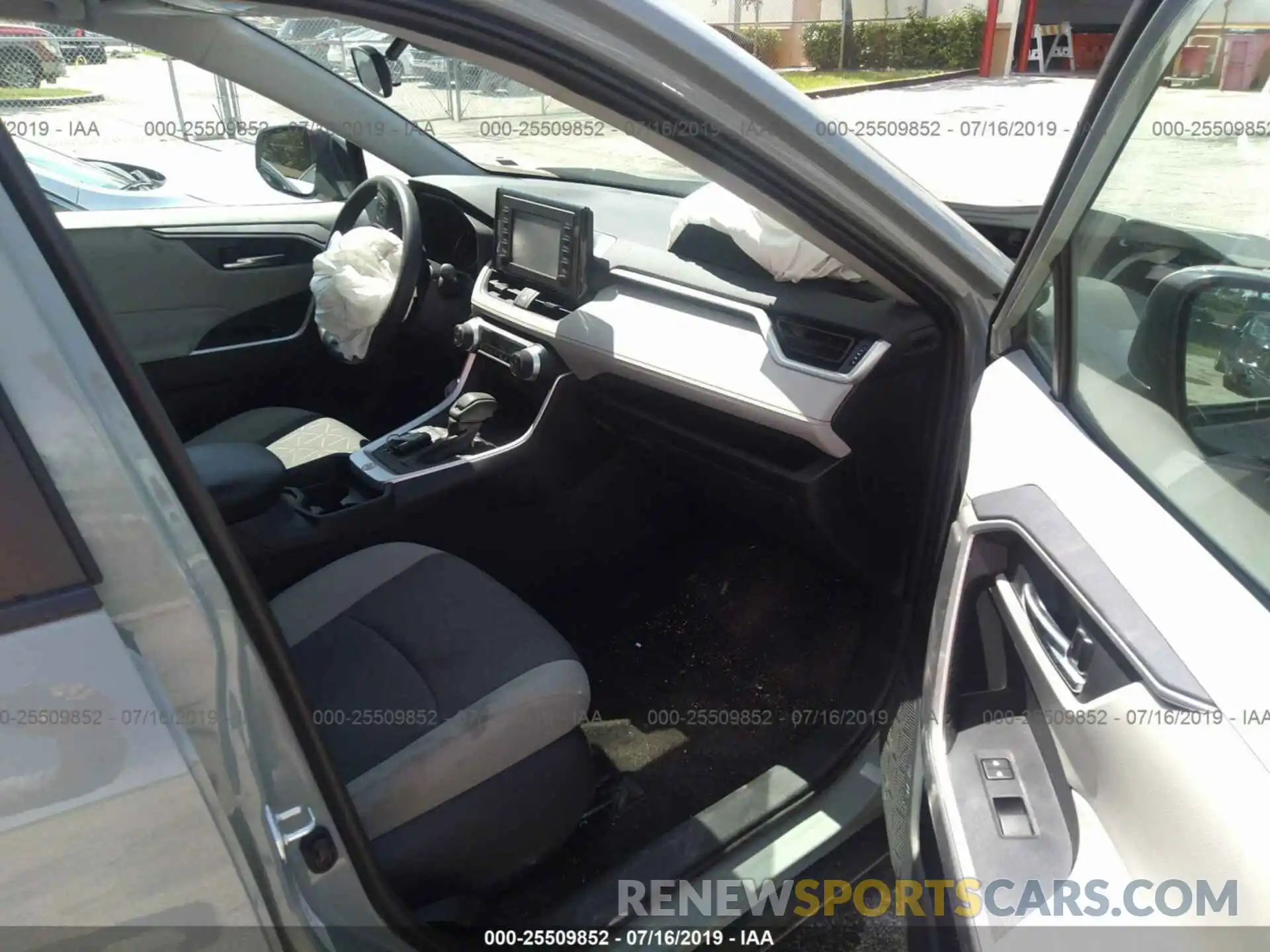 5 Photograph of a damaged car 2T3W1RFV0KW012369 TOYOTA RAV4 2019