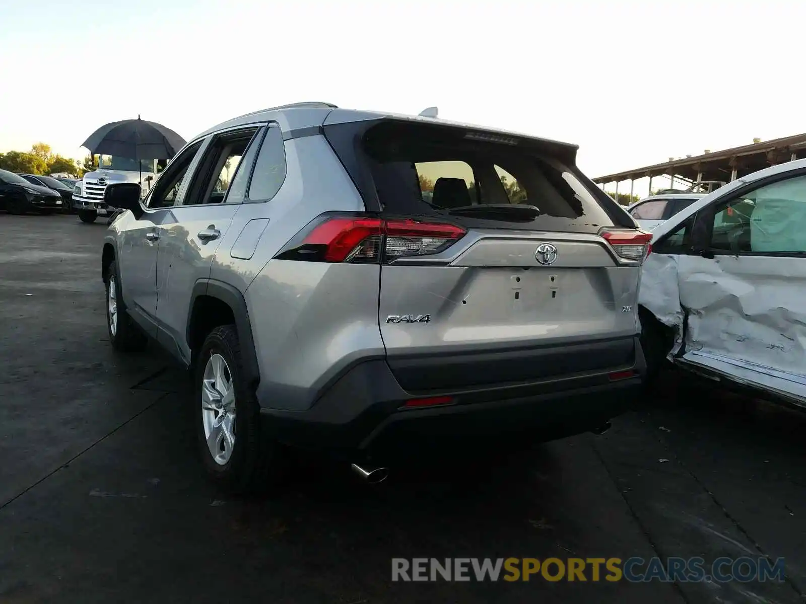 3 Photograph of a damaged car 2T3W1RFV0KW013425 TOYOTA RAV4 2019