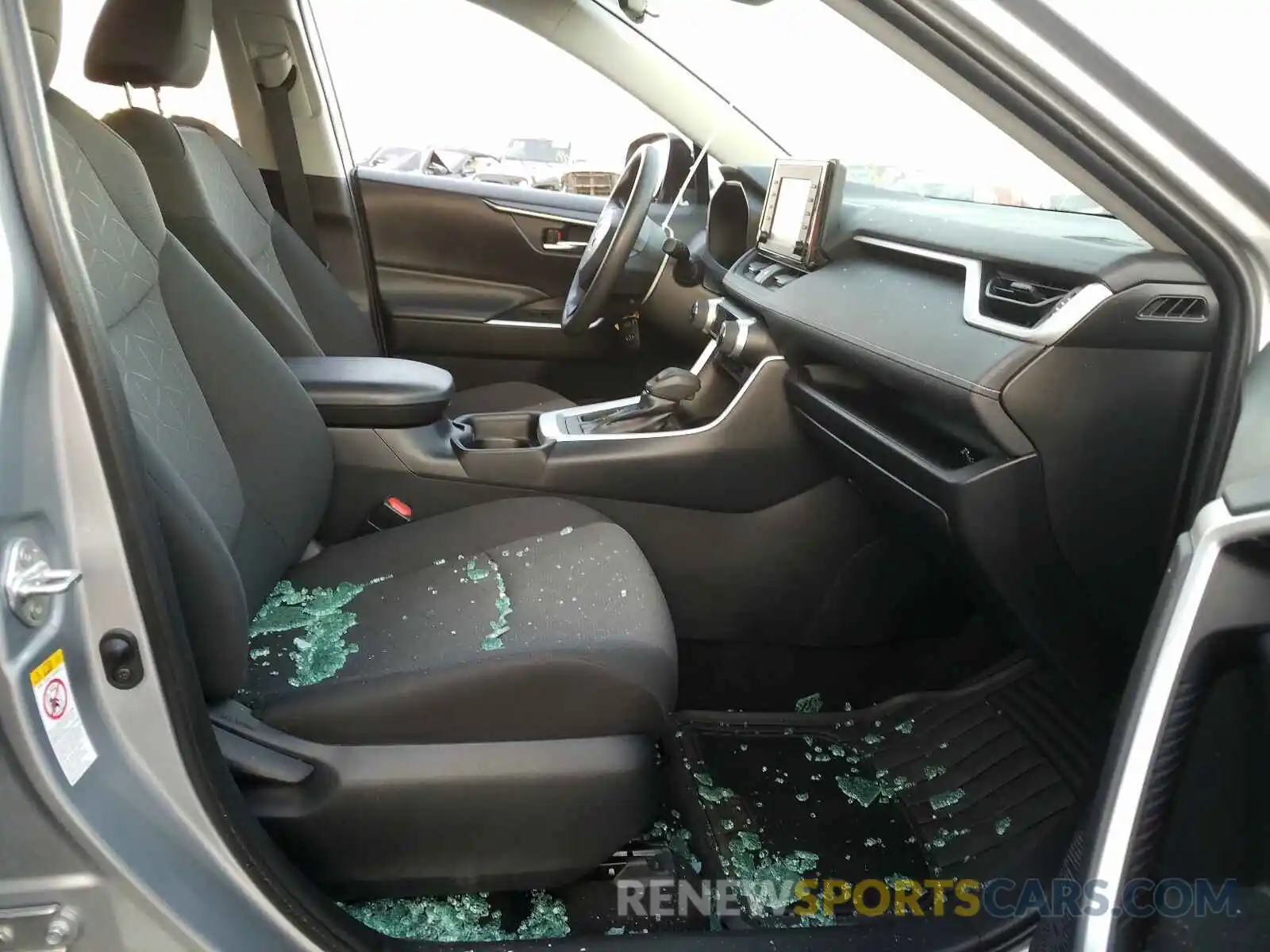 5 Photograph of a damaged car 2T3W1RFV0KW013425 TOYOTA RAV4 2019