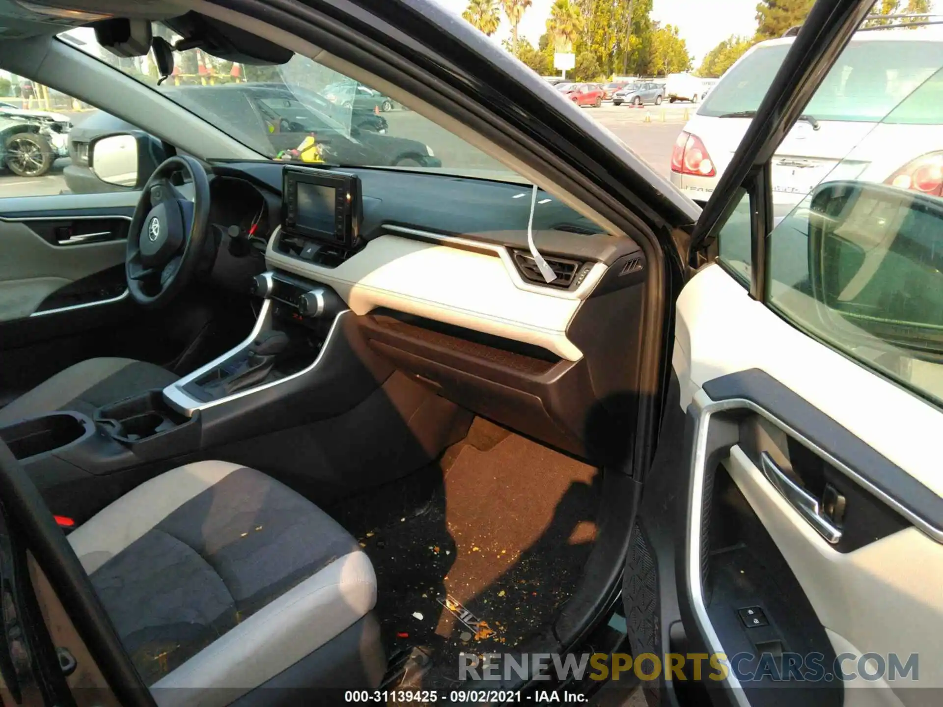 5 Photograph of a damaged car 2T3W1RFV0KW013697 TOYOTA RAV4 2019