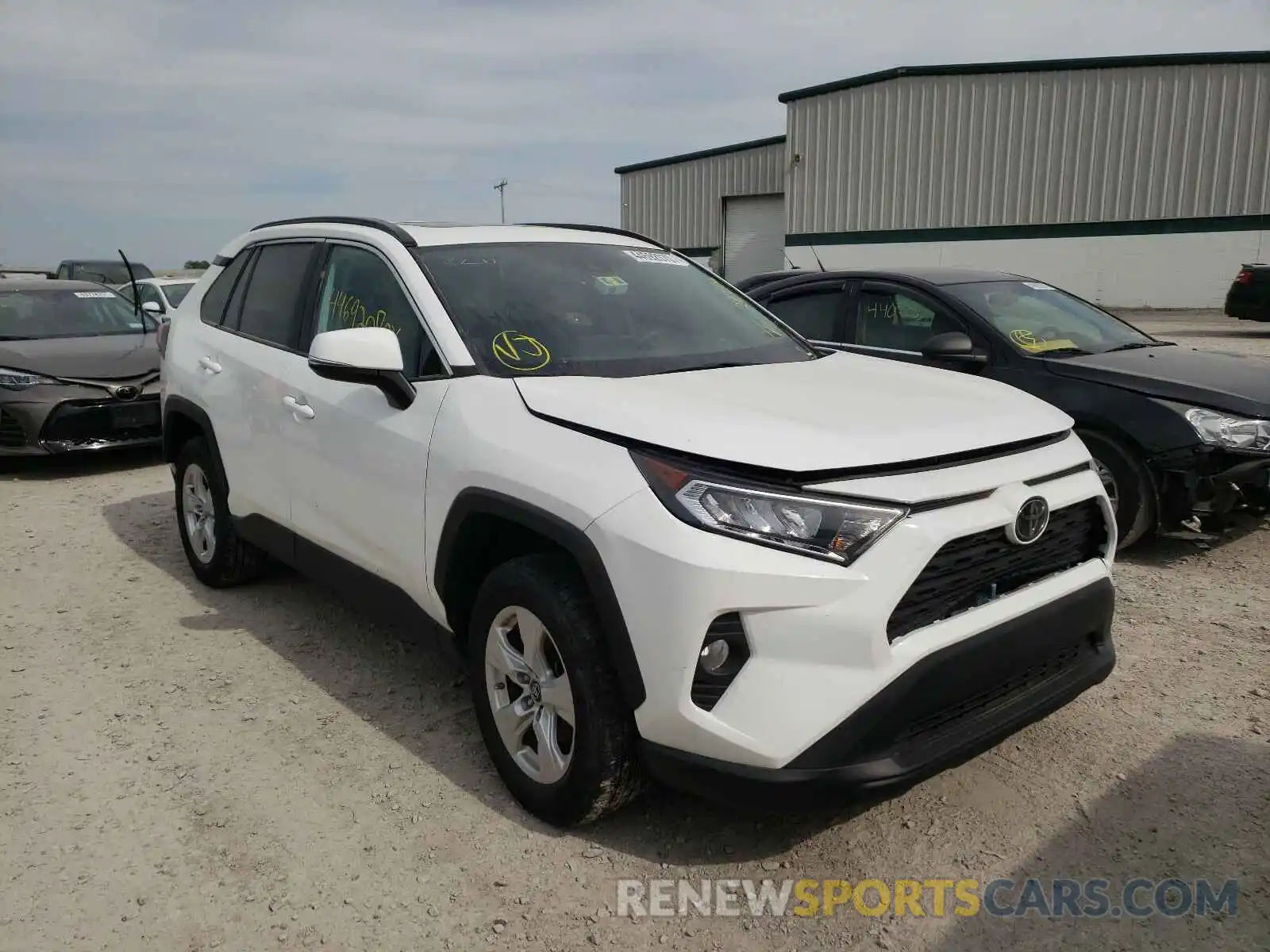 1 Photograph of a damaged car 2T3W1RFV0KW014137 TOYOTA RAV4 2019