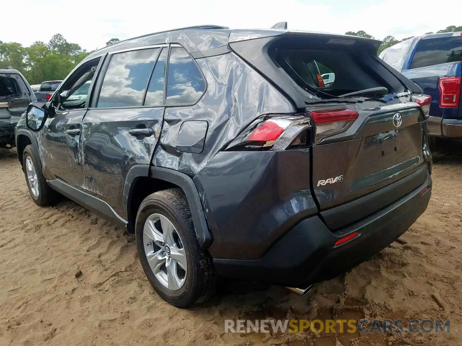 3 Photograph of a damaged car 2T3W1RFV0KW015112 TOYOTA RAV4 2019