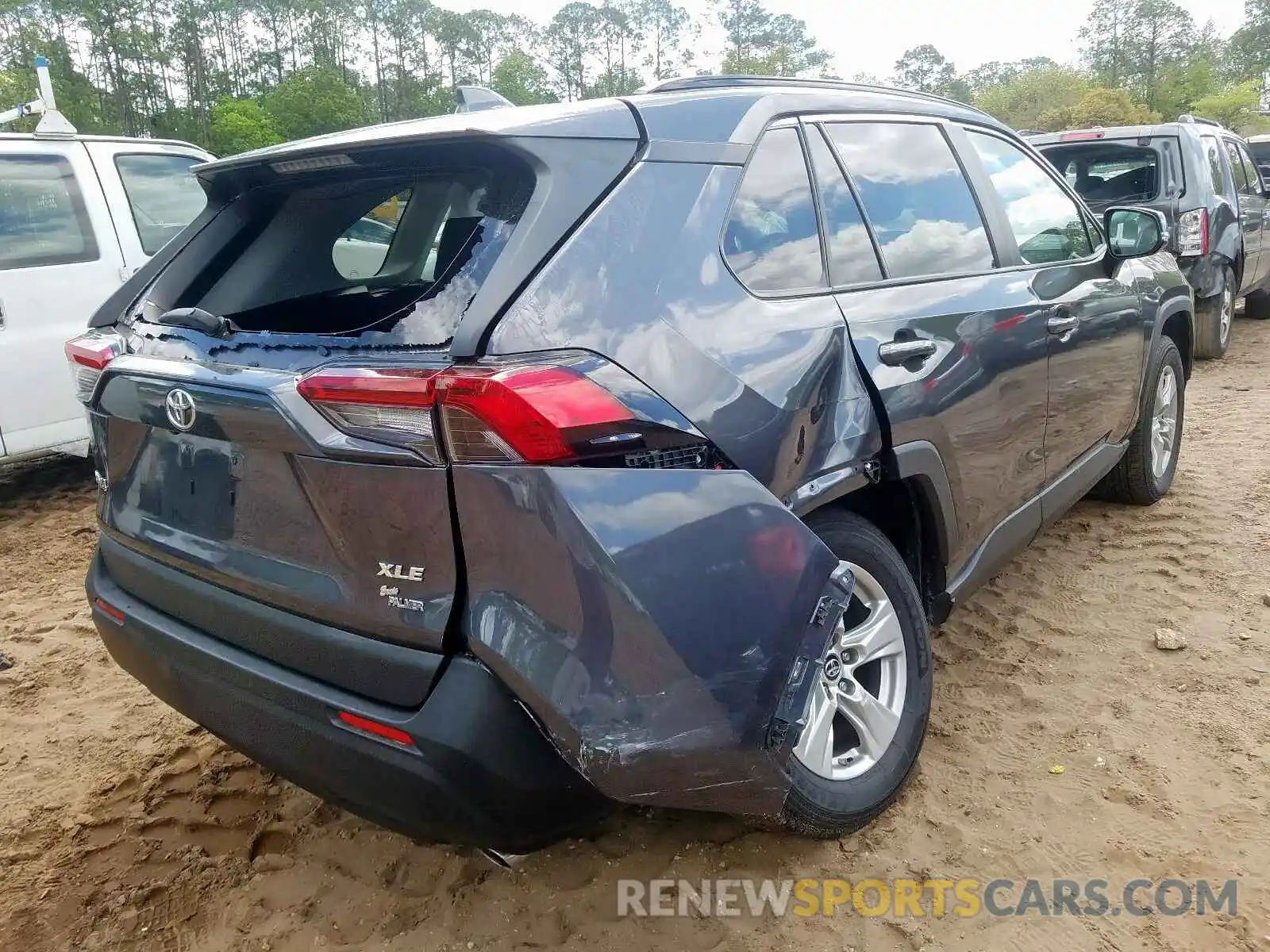 4 Photograph of a damaged car 2T3W1RFV0KW015112 TOYOTA RAV4 2019