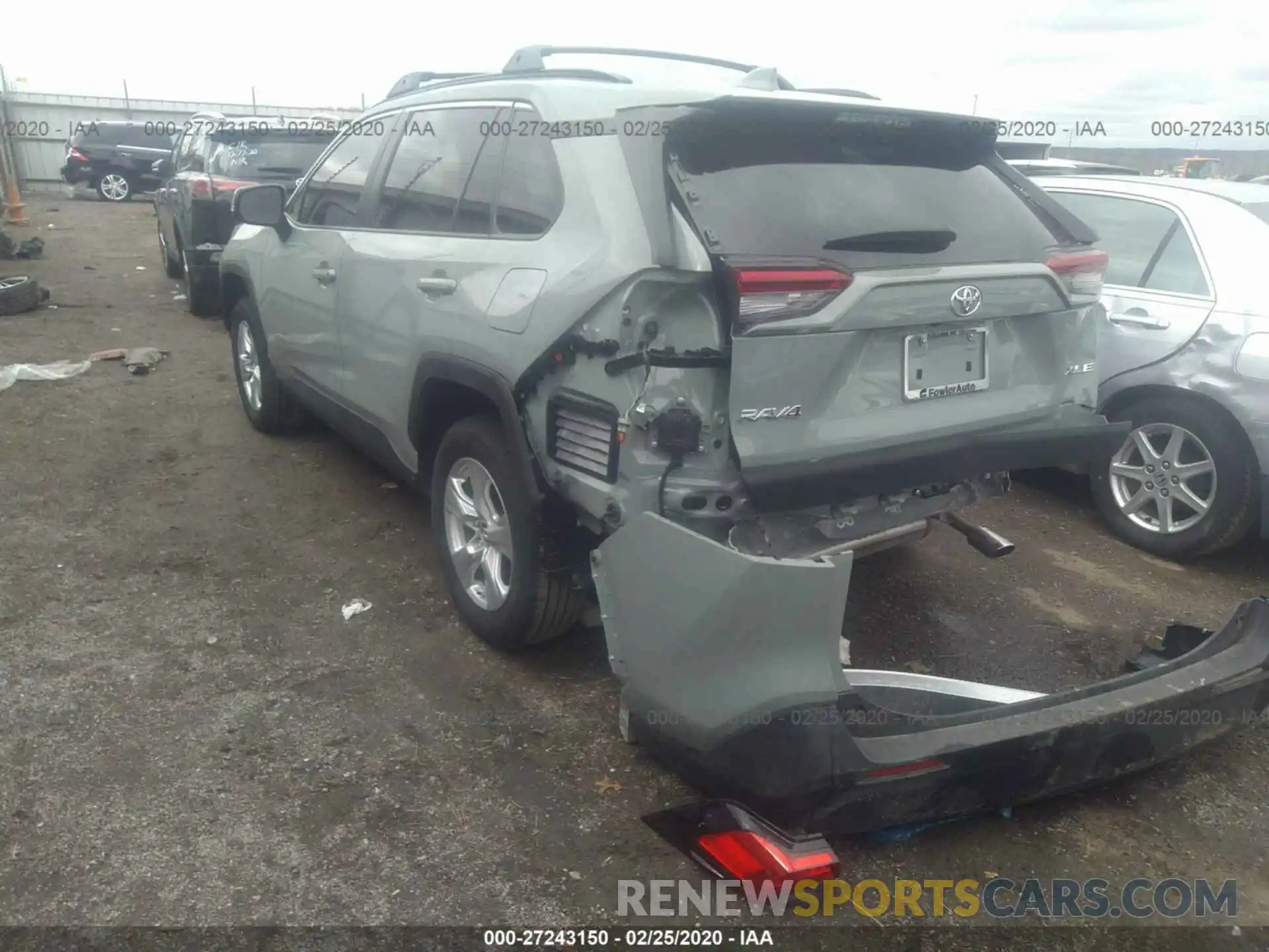 3 Photograph of a damaged car 2T3W1RFV0KW018432 TOYOTA RAV4 2019