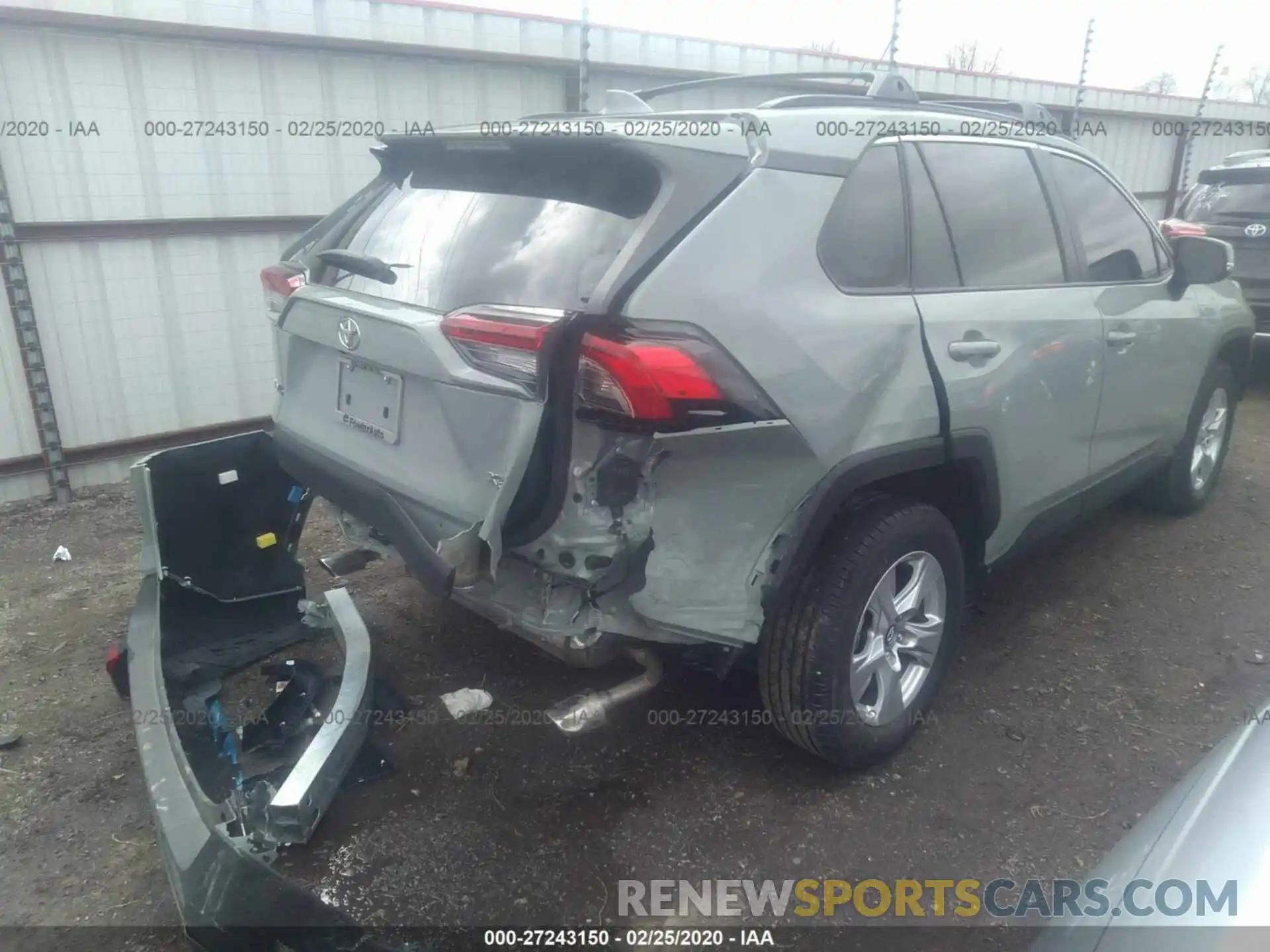 4 Photograph of a damaged car 2T3W1RFV0KW018432 TOYOTA RAV4 2019