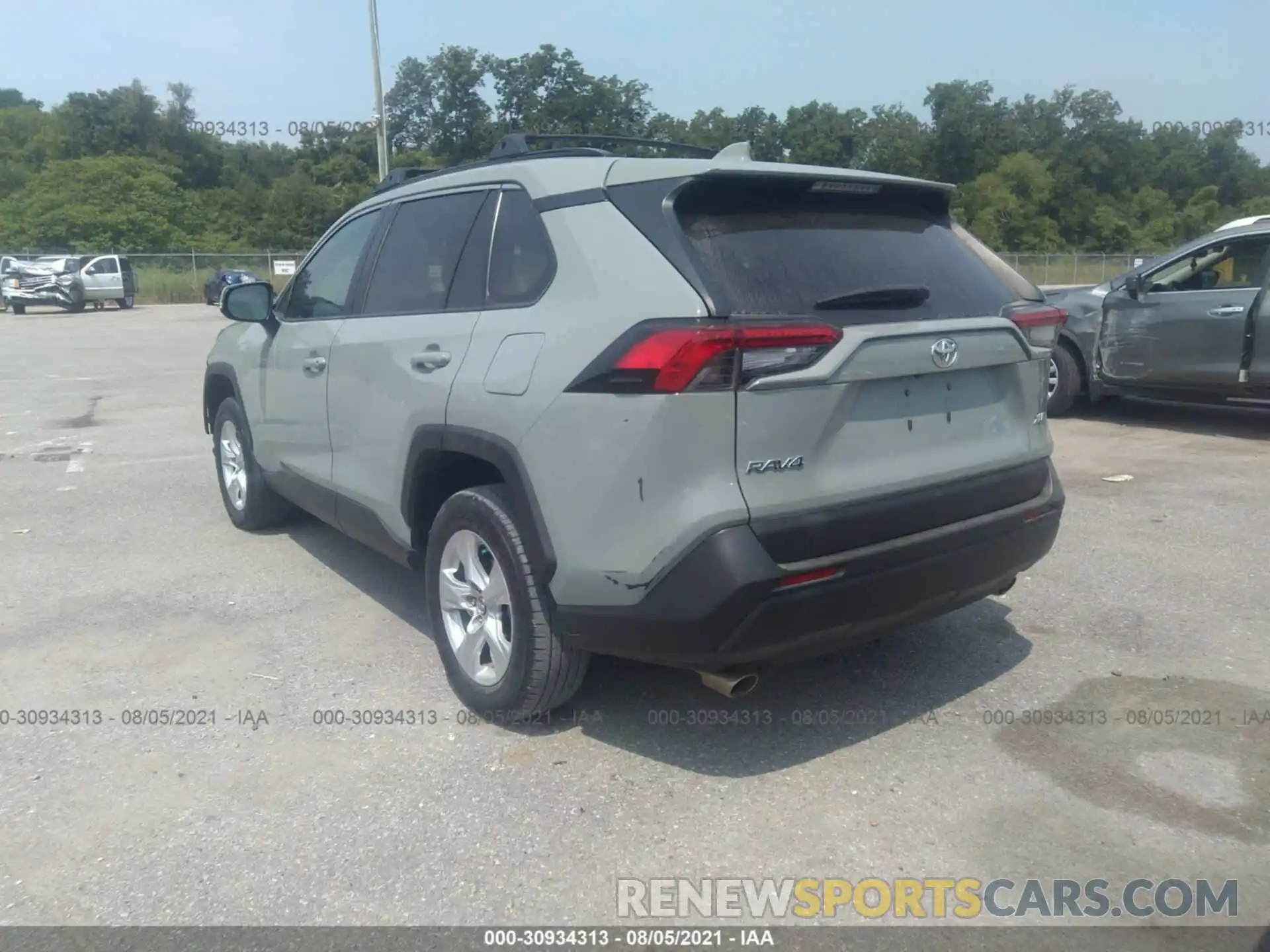 3 Photograph of a damaged car 2T3W1RFV0KW020455 TOYOTA RAV4 2019