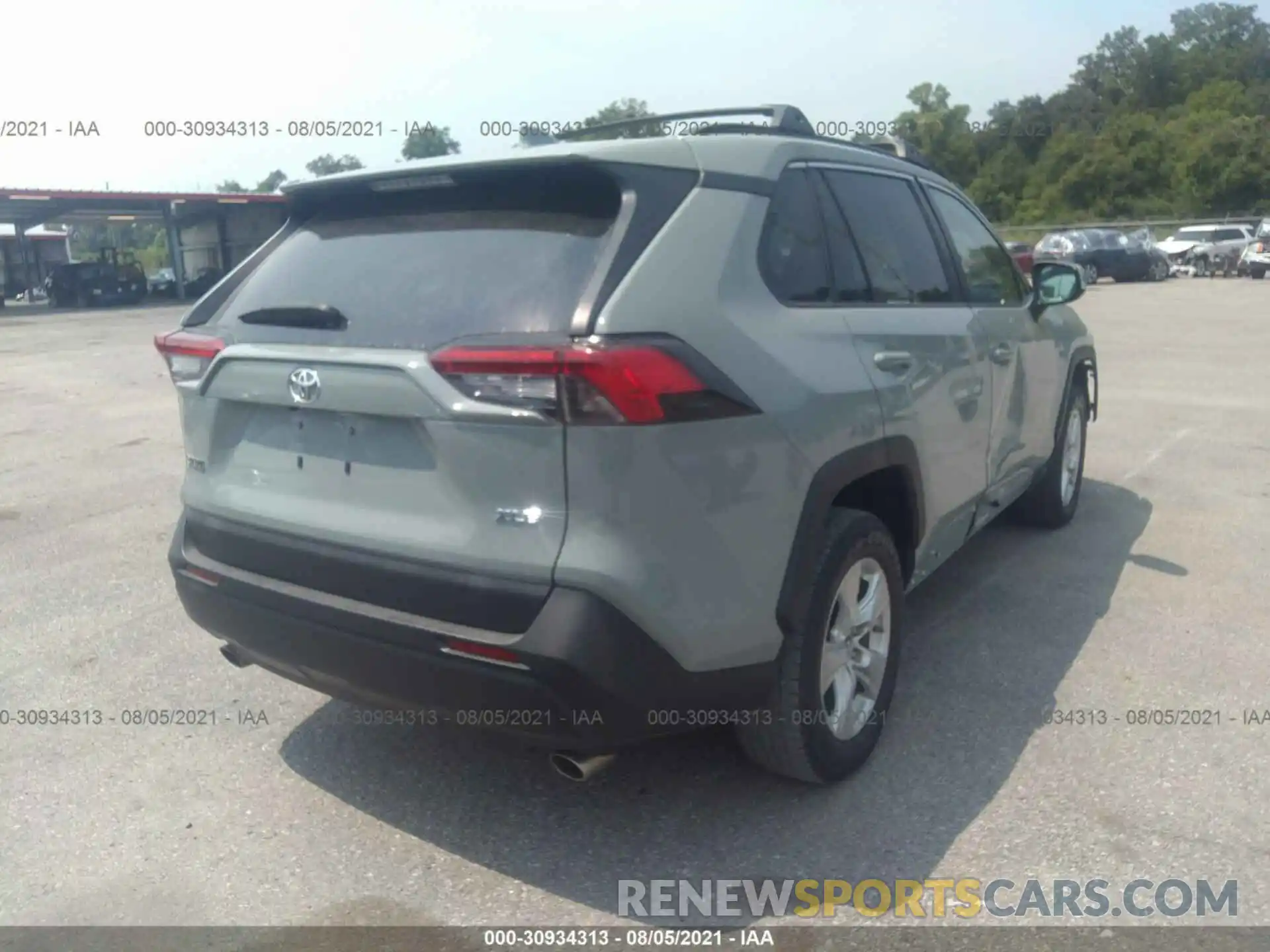 4 Photograph of a damaged car 2T3W1RFV0KW020455 TOYOTA RAV4 2019