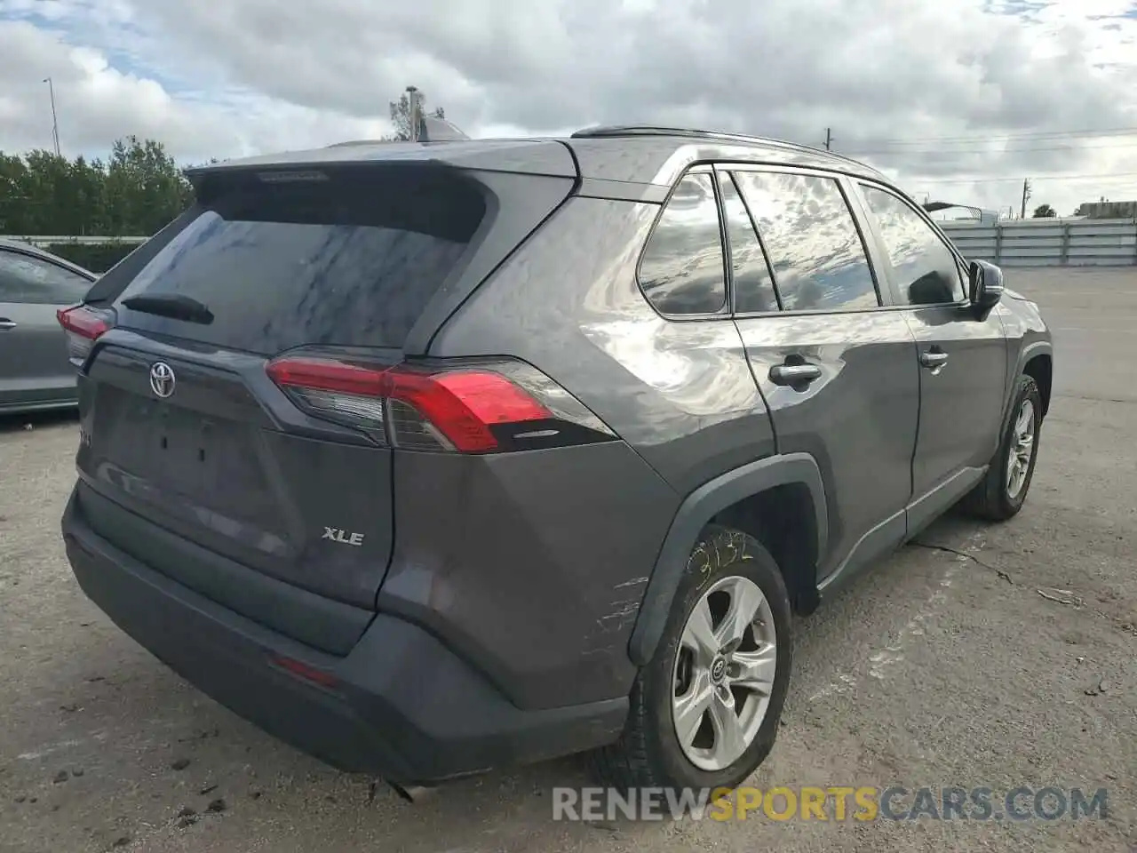 4 Photograph of a damaged car 2T3W1RFV0KW022447 TOYOTA RAV4 2019