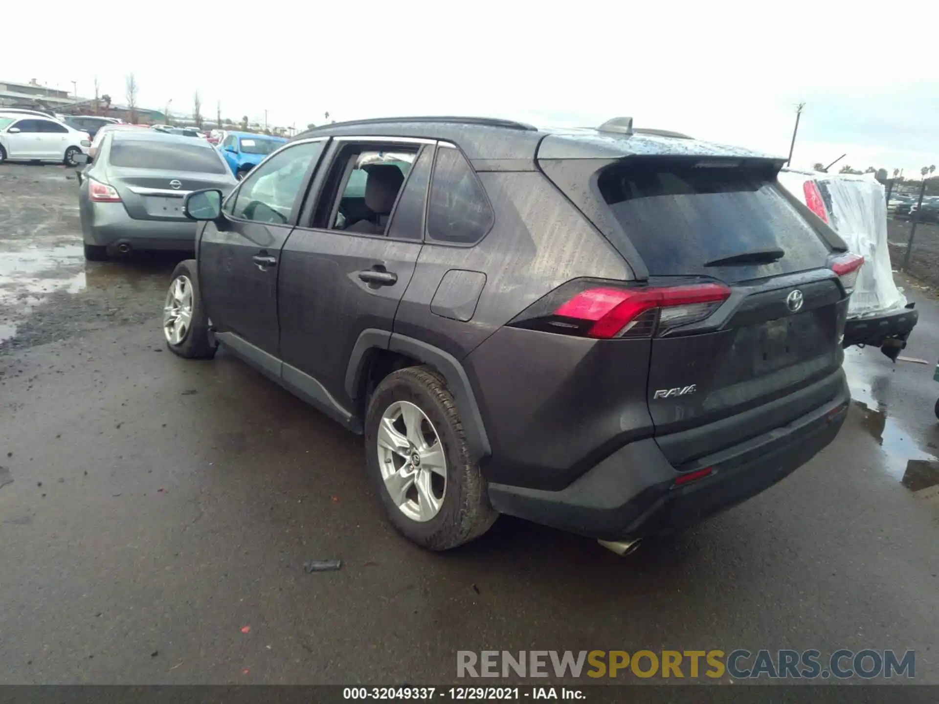 3 Photograph of a damaged car 2T3W1RFV0KW022514 TOYOTA RAV4 2019