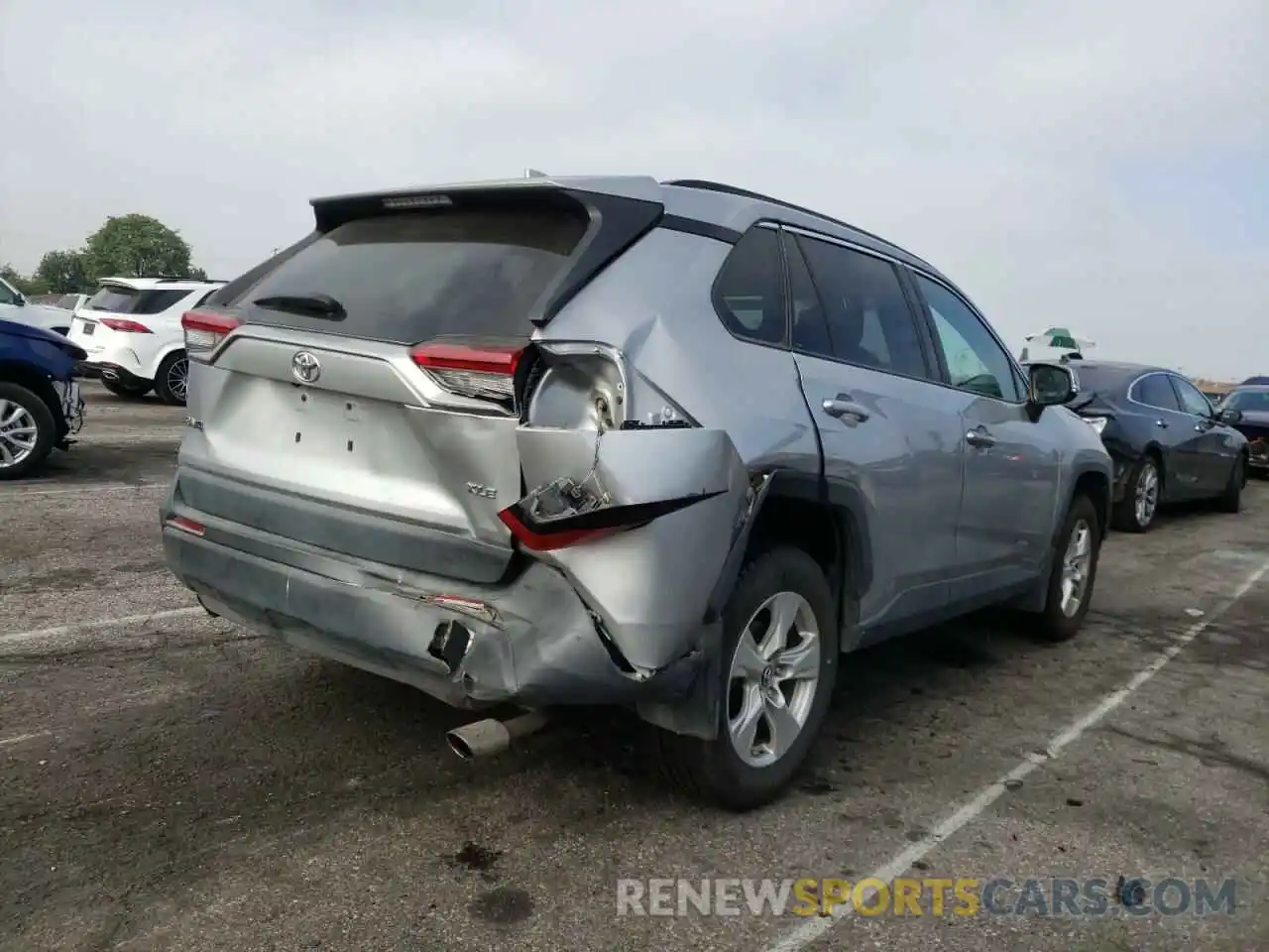 4 Photograph of a damaged car 2T3W1RFV0KW026031 TOYOTA RAV4 2019