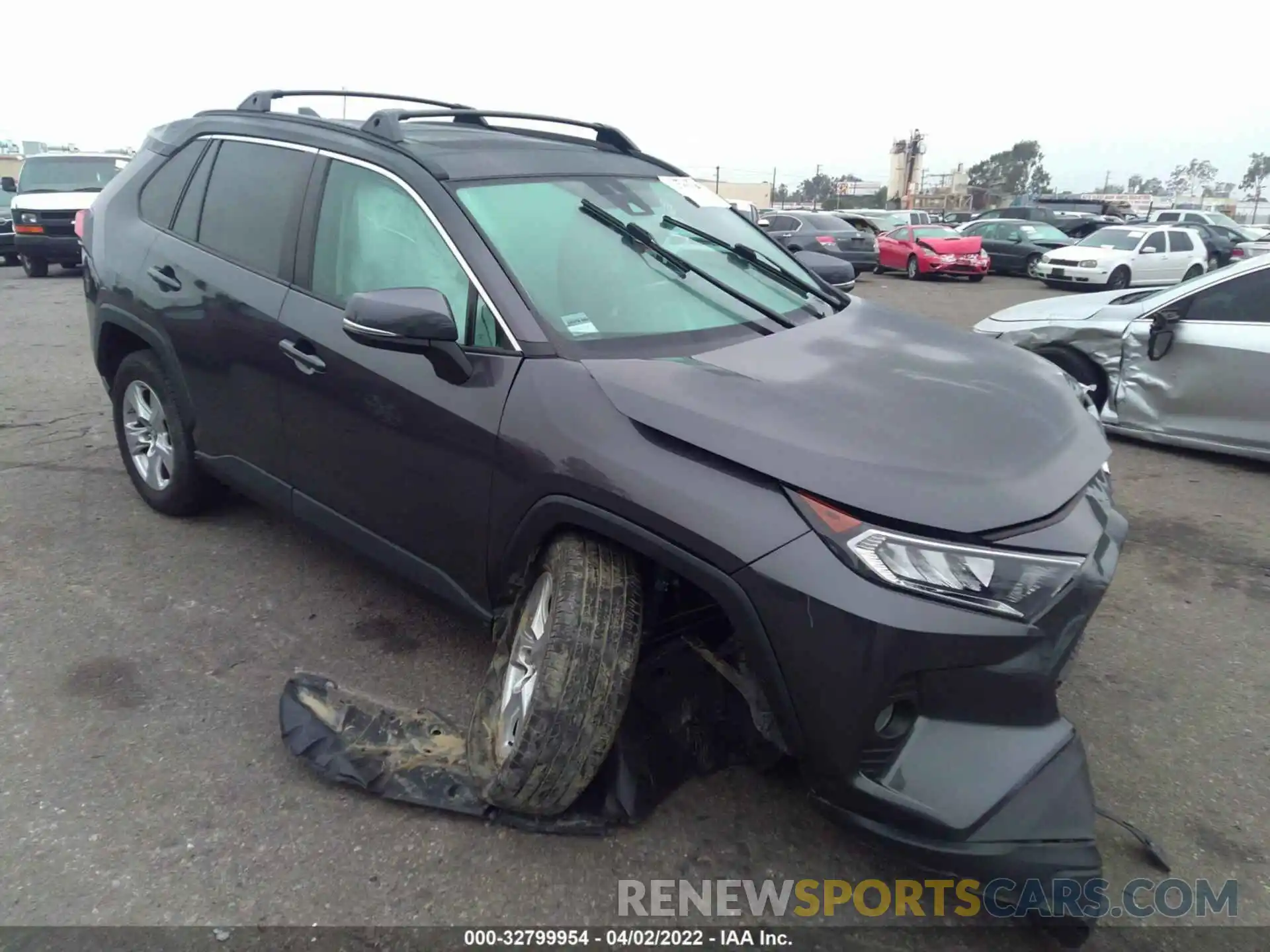 1 Photograph of a damaged car 2T3W1RFV0KW028815 TOYOTA RAV4 2019