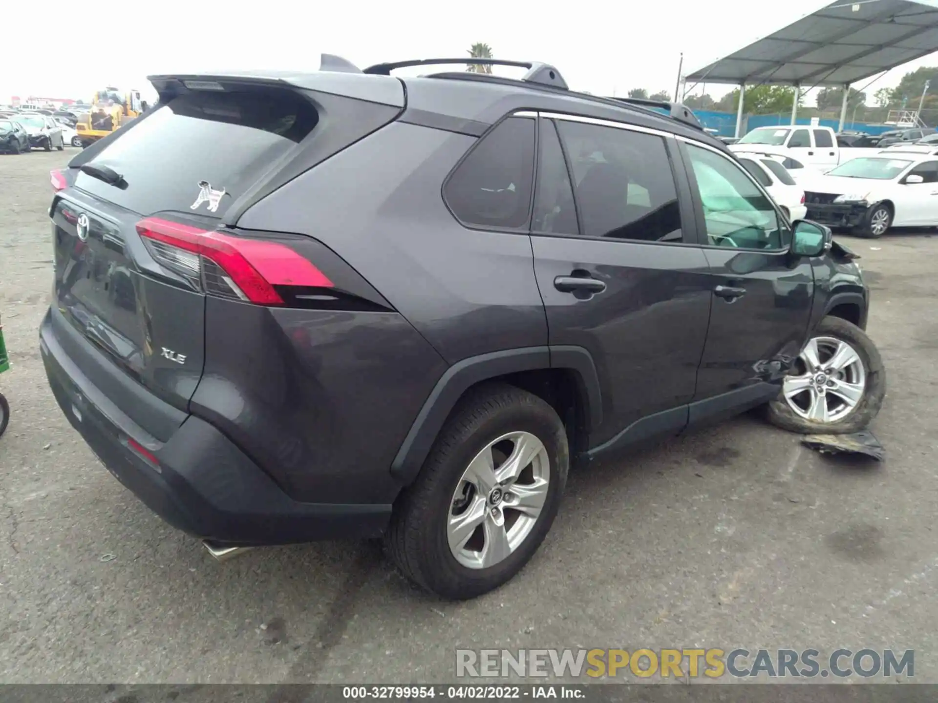 4 Photograph of a damaged car 2T3W1RFV0KW028815 TOYOTA RAV4 2019