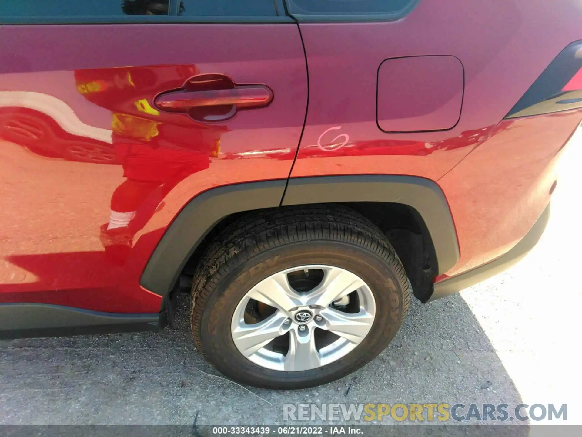 13 Photograph of a damaged car 2T3W1RFV0KW029544 TOYOTA RAV4 2019