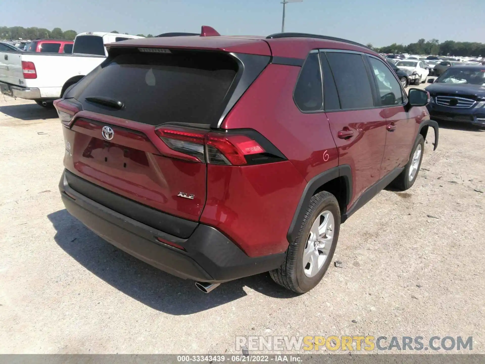 4 Photograph of a damaged car 2T3W1RFV0KW029544 TOYOTA RAV4 2019