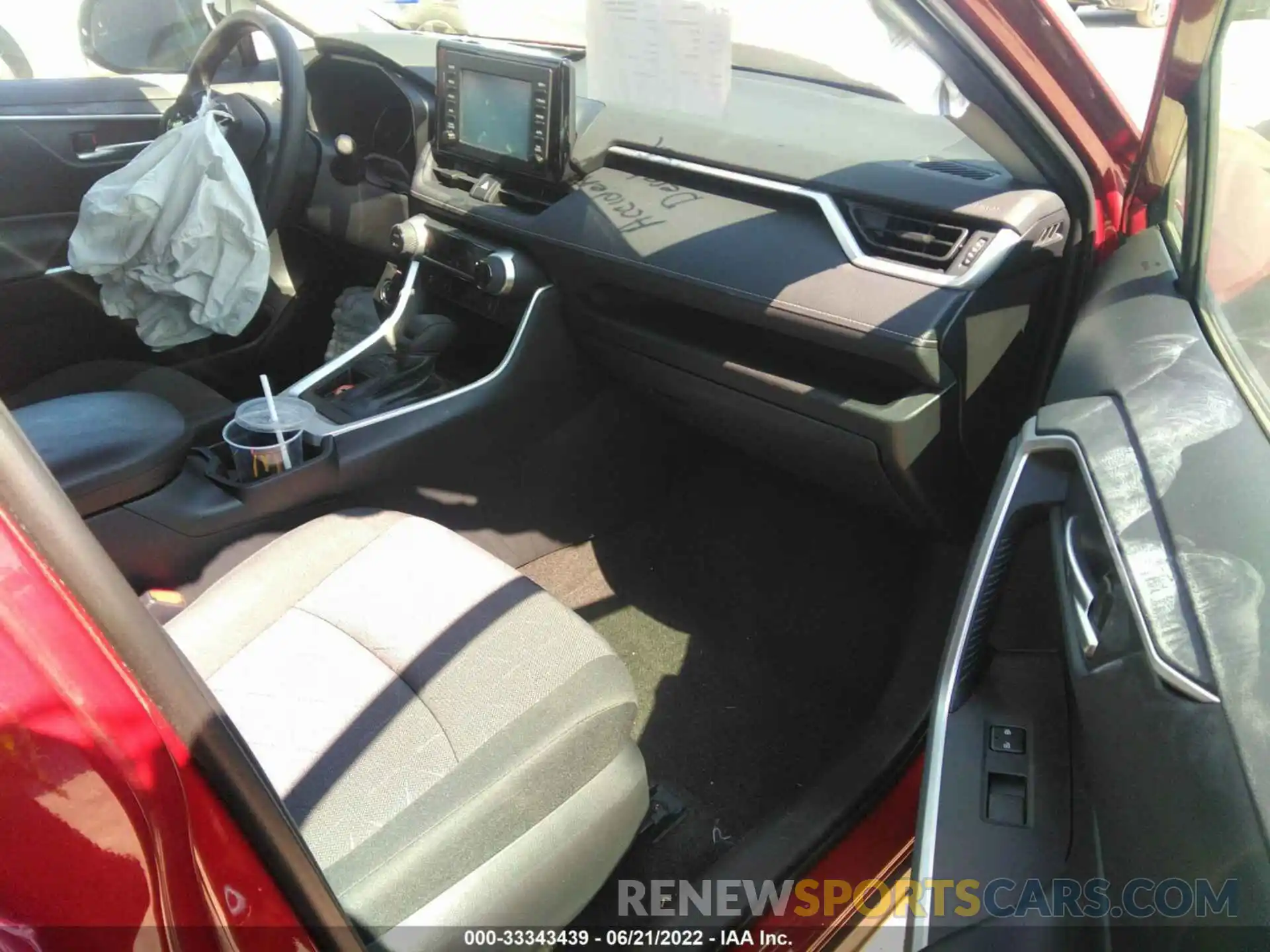 5 Photograph of a damaged car 2T3W1RFV0KW029544 TOYOTA RAV4 2019