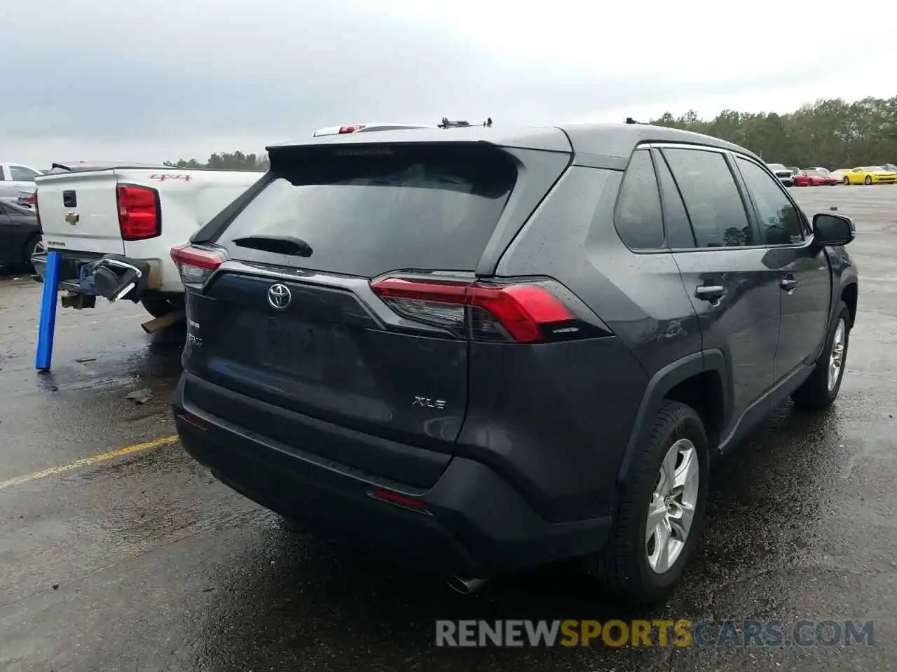 4 Photograph of a damaged car 2T3W1RFV0KW031147 TOYOTA RAV4 2019