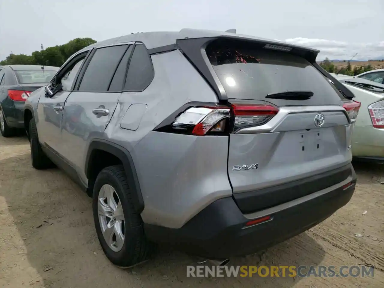 3 Photograph of a damaged car 2T3W1RFV0KW033741 TOYOTA RAV4 2019