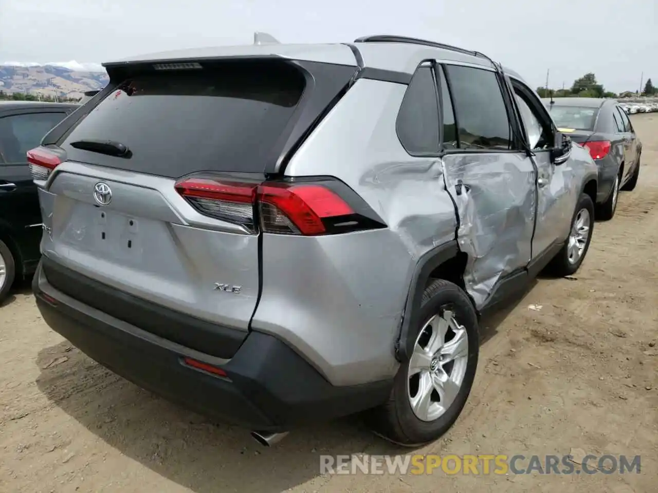 4 Photograph of a damaged car 2T3W1RFV0KW033741 TOYOTA RAV4 2019