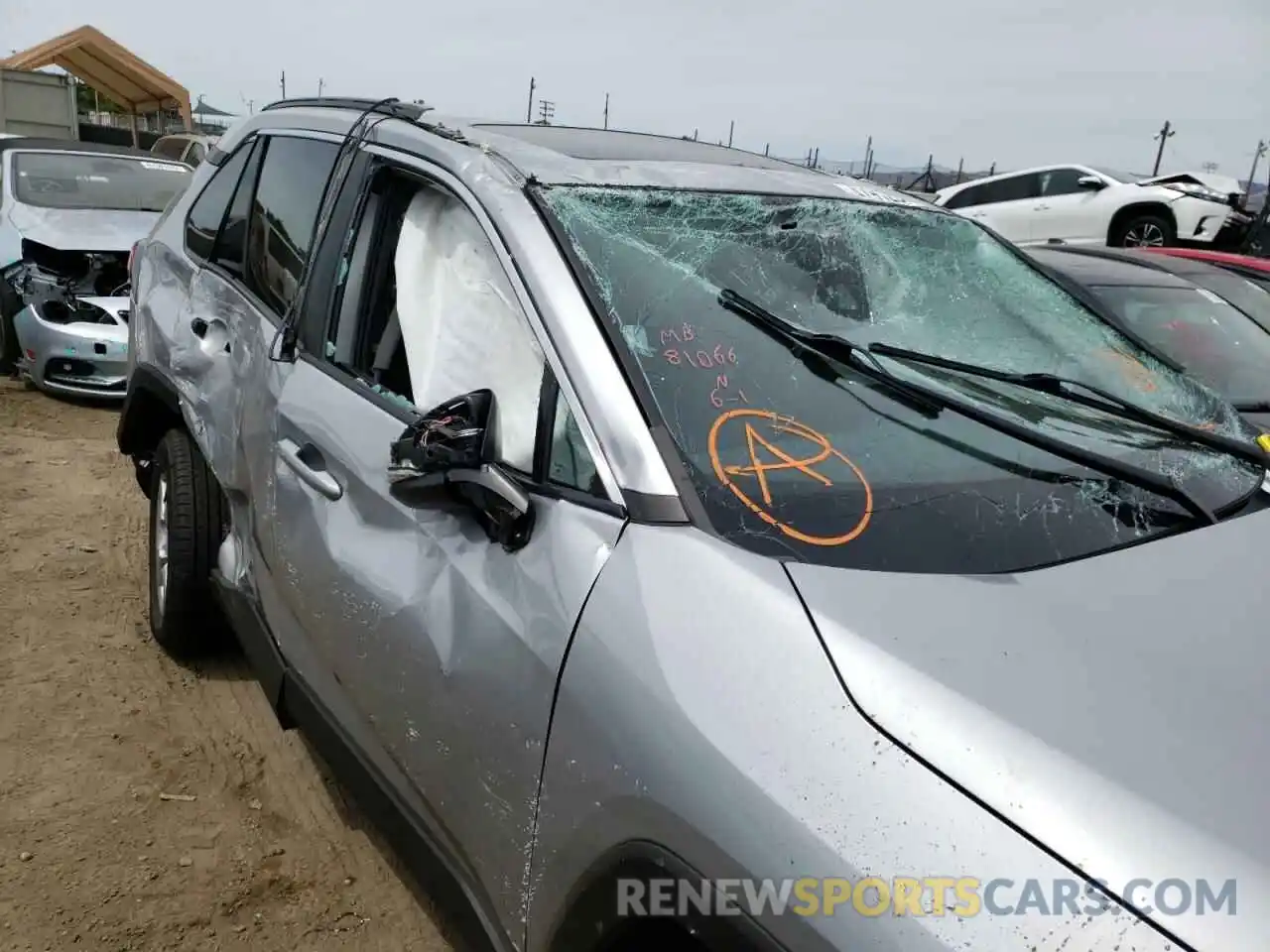 9 Photograph of a damaged car 2T3W1RFV0KW033741 TOYOTA RAV4 2019