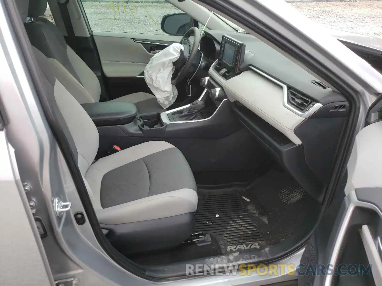 5 Photograph of a damaged car 2T3W1RFV0KW039507 TOYOTA RAV4 2019