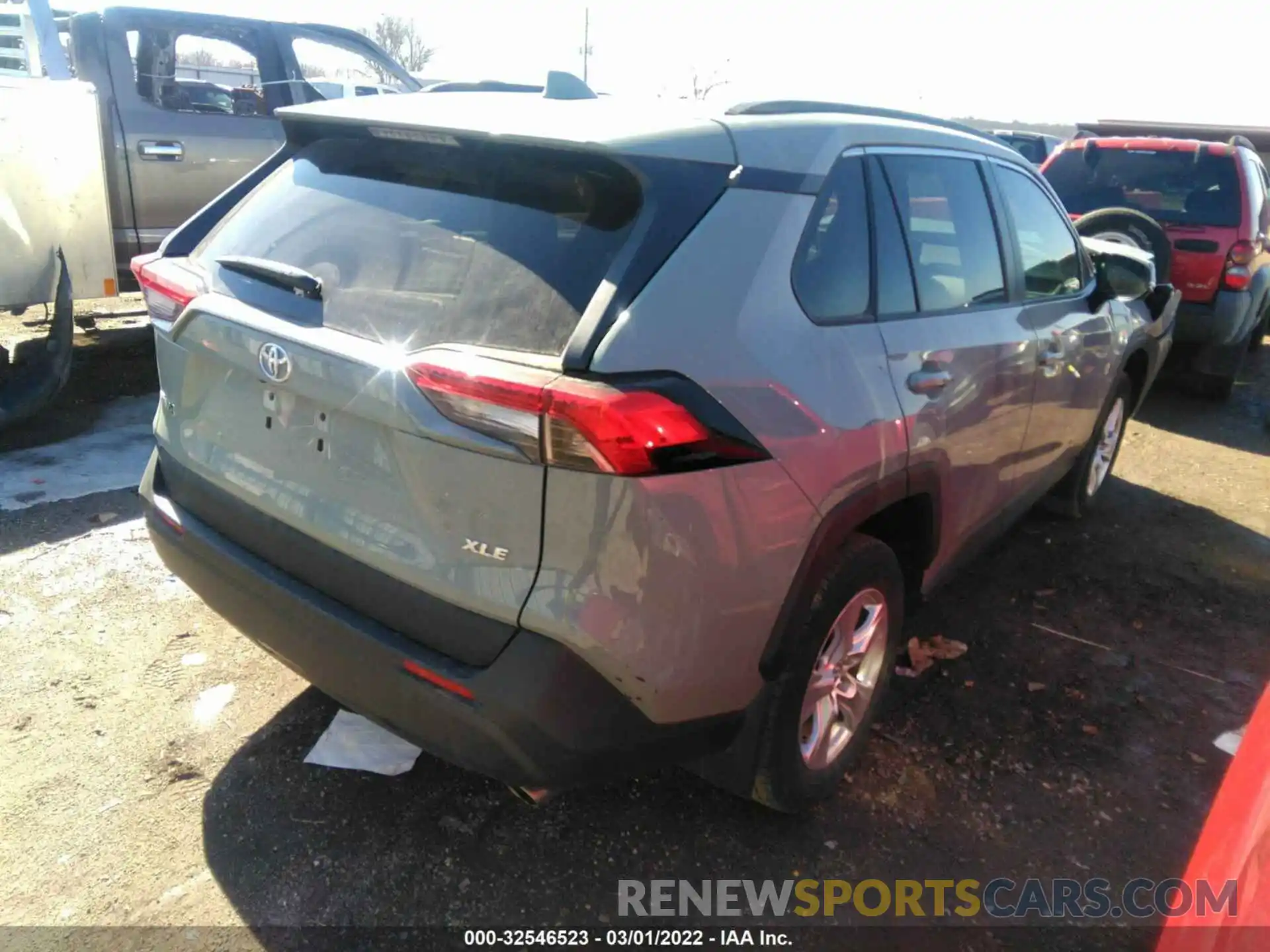 4 Photograph of a damaged car 2T3W1RFV0KW046232 TOYOTA RAV4 2019