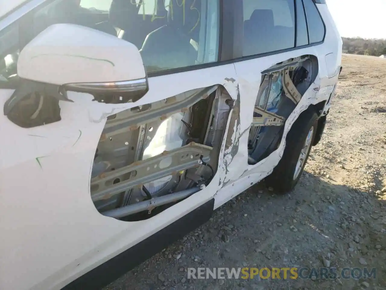 9 Photograph of a damaged car 2T3W1RFV0KW048482 TOYOTA RAV4 2019