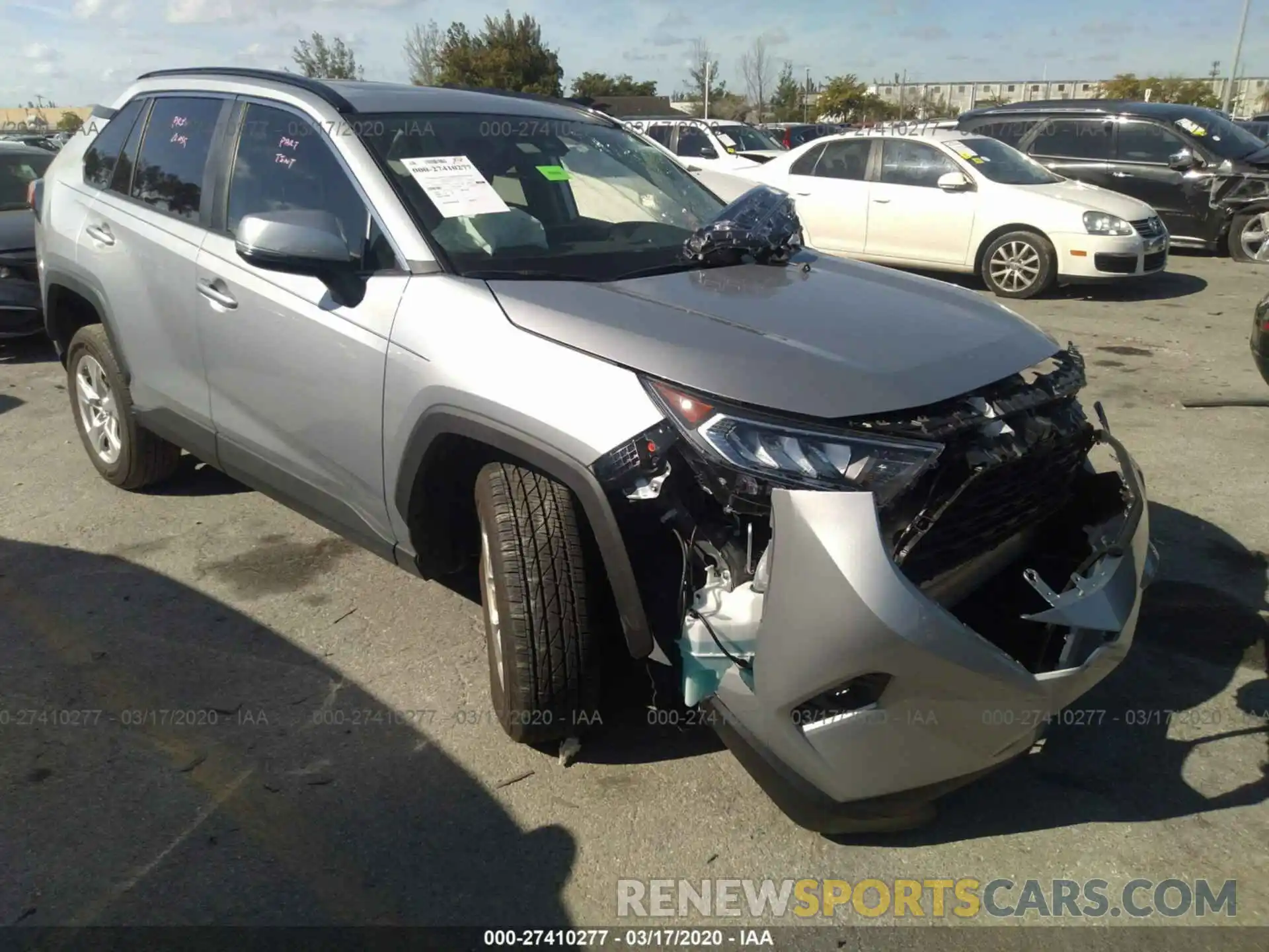 1 Photograph of a damaged car 2T3W1RFV0KW050751 TOYOTA RAV4 2019