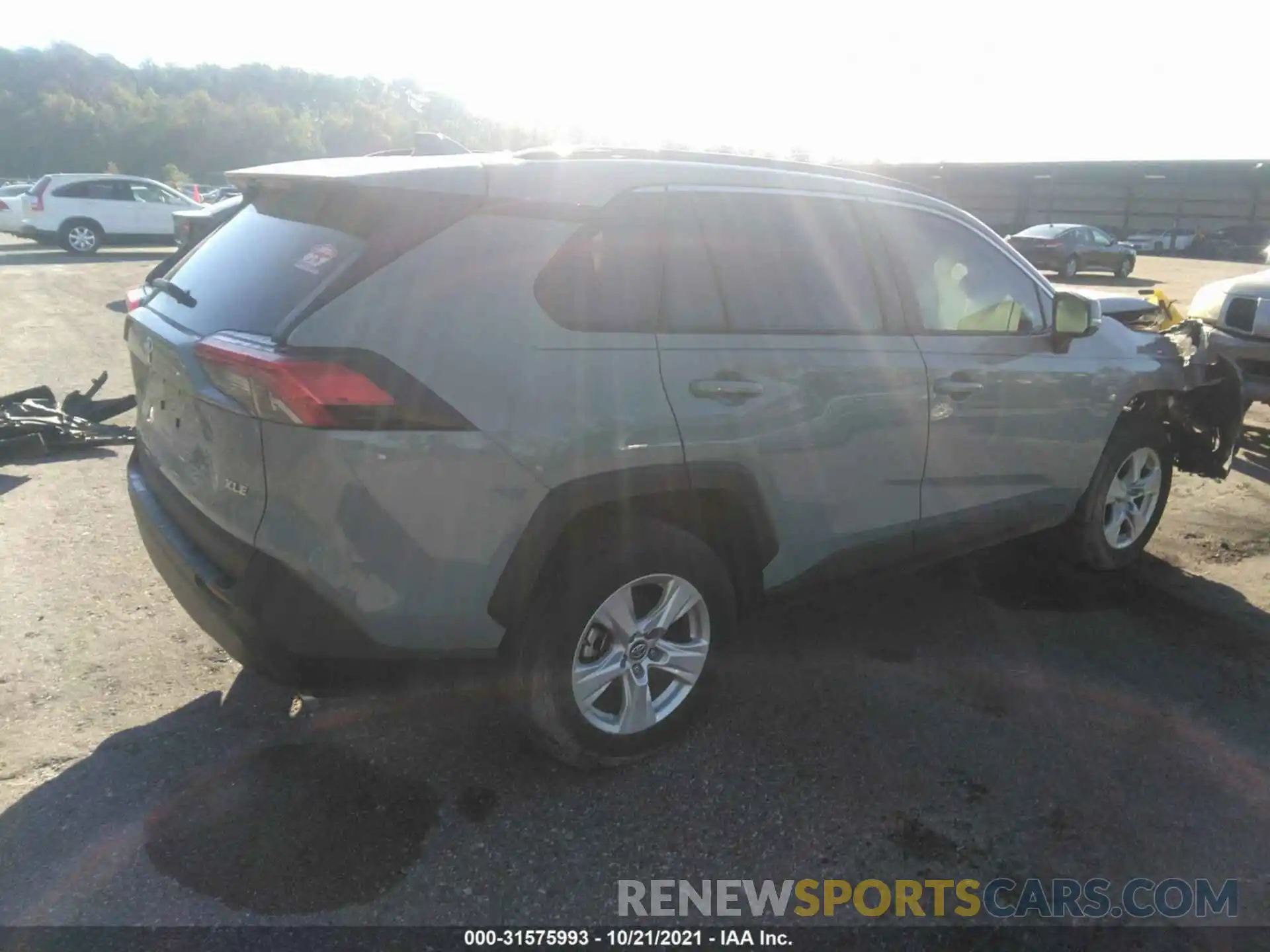 4 Photograph of a damaged car 2T3W1RFV0KW052550 TOYOTA RAV4 2019