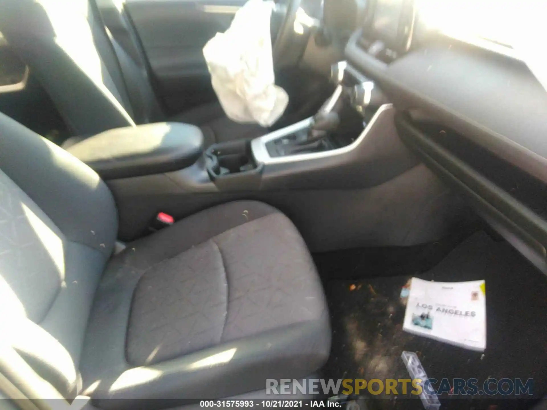 5 Photograph of a damaged car 2T3W1RFV0KW052550 TOYOTA RAV4 2019