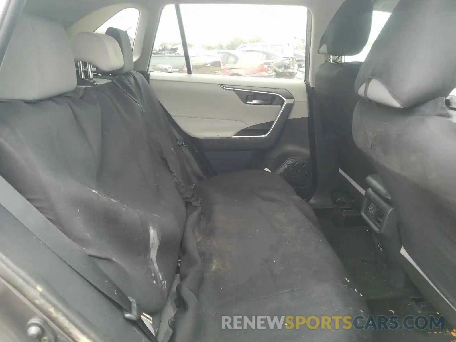 6 Photograph of a damaged car 2T3W1RFV1KC005061 TOYOTA RAV4 2019