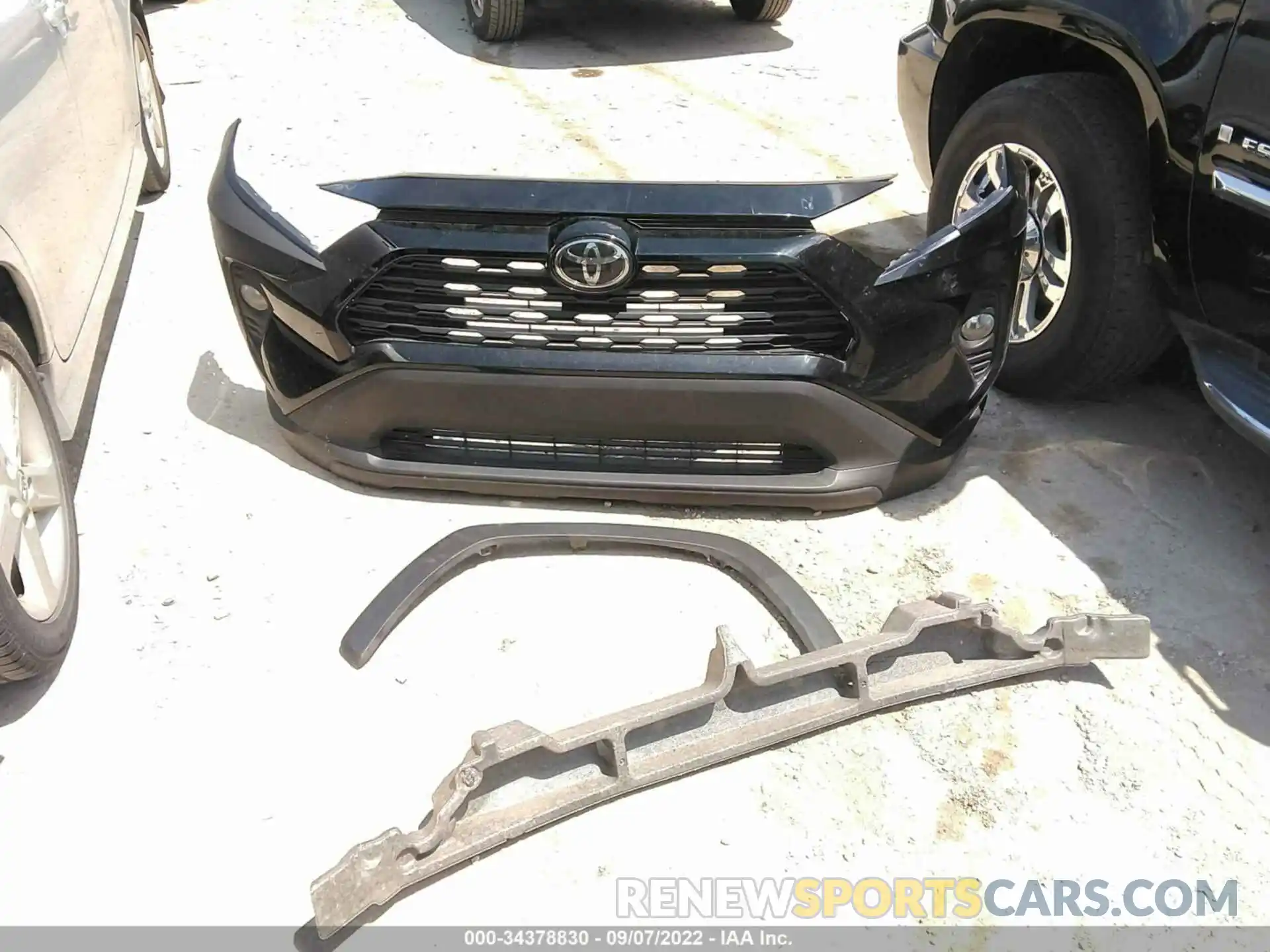 12 Photograph of a damaged car 2T3W1RFV1KC006081 TOYOTA RAV4 2019