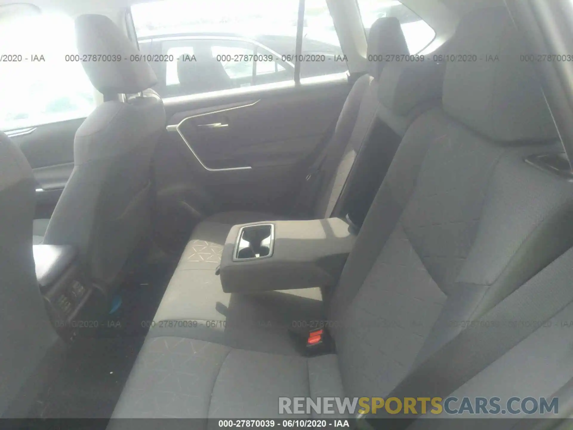 8 Photograph of a damaged car 2T3W1RFV1KC006288 TOYOTA RAV4 2019