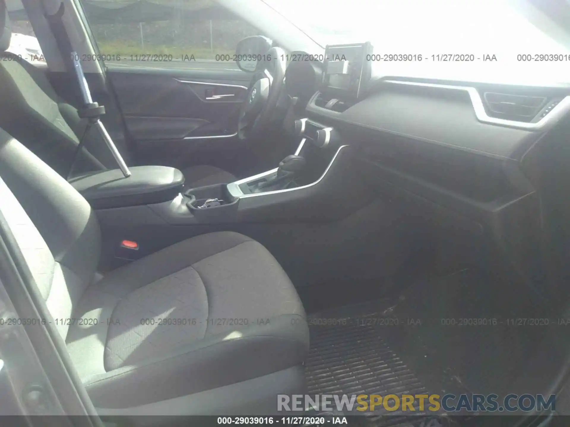 5 Photograph of a damaged car 2T3W1RFV1KC018456 TOYOTA RAV4 2019