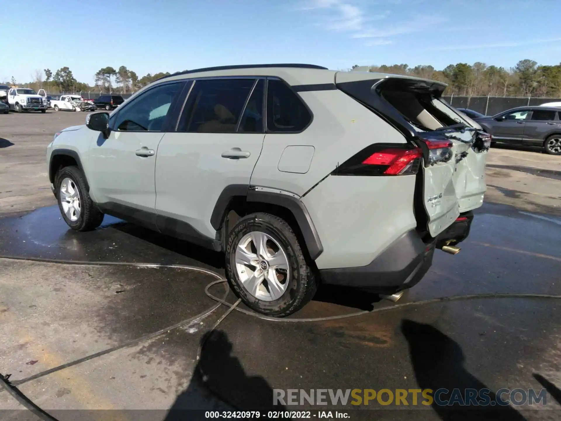 3 Photograph of a damaged car 2T3W1RFV1KC027738 TOYOTA RAV4 2019