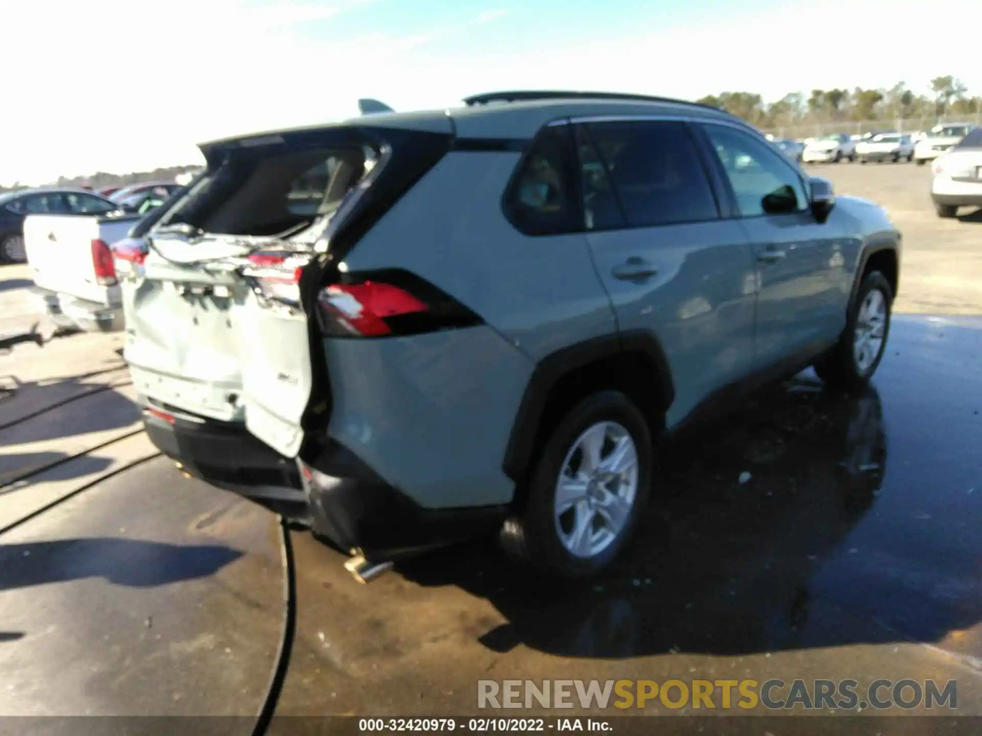 4 Photograph of a damaged car 2T3W1RFV1KC027738 TOYOTA RAV4 2019