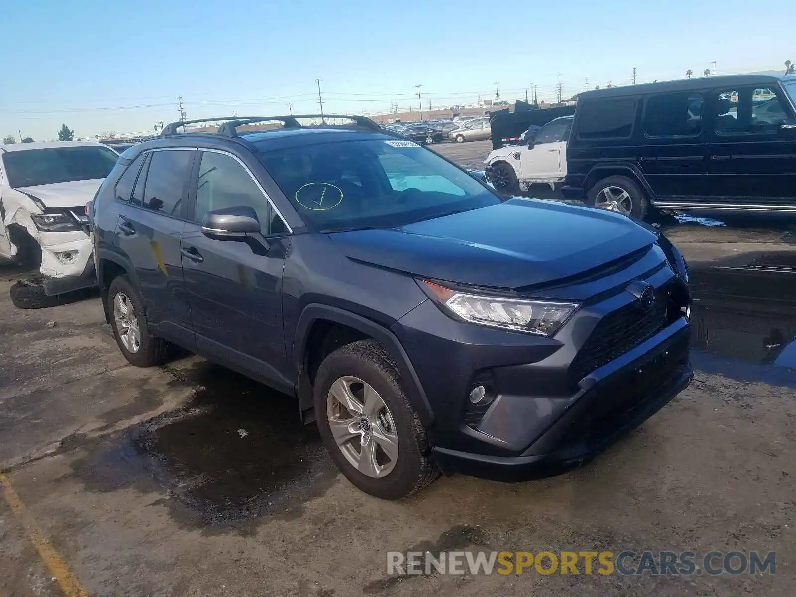 1 Photograph of a damaged car 2T3W1RFV1KC031000 TOYOTA RAV4 2019