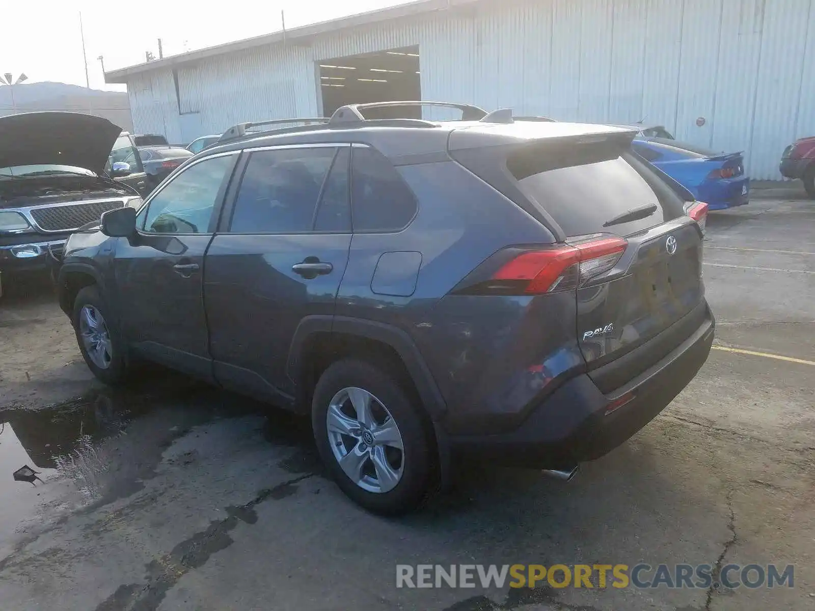 3 Photograph of a damaged car 2T3W1RFV1KC031000 TOYOTA RAV4 2019