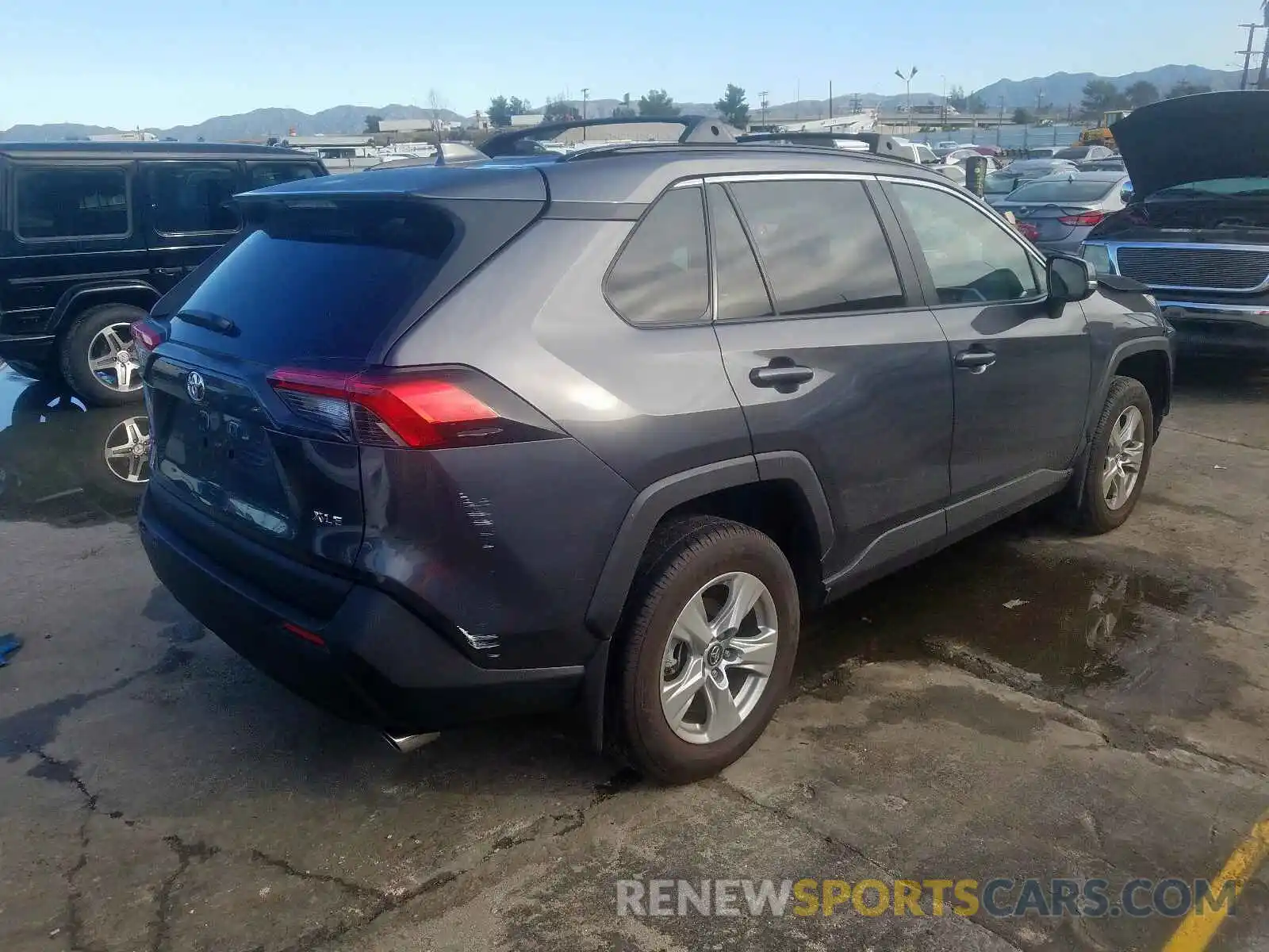 4 Photograph of a damaged car 2T3W1RFV1KC031000 TOYOTA RAV4 2019