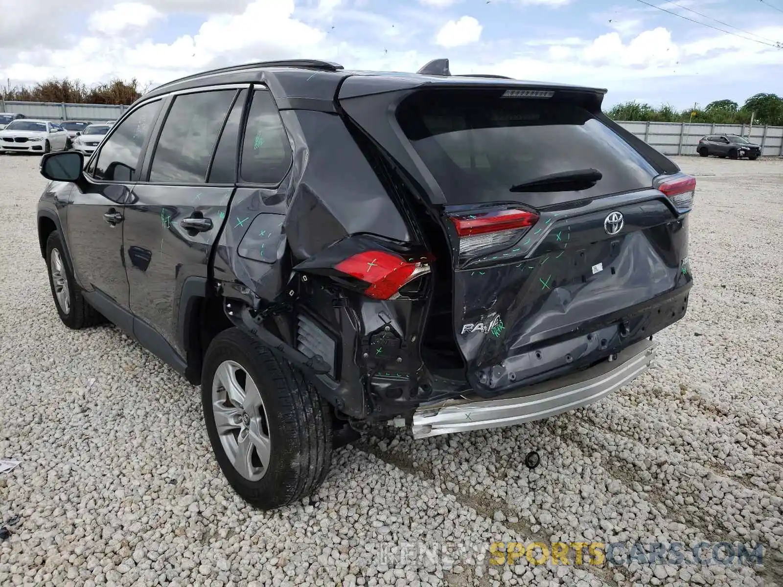 3 Photograph of a damaged car 2T3W1RFV1KW001901 TOYOTA RAV4 2019