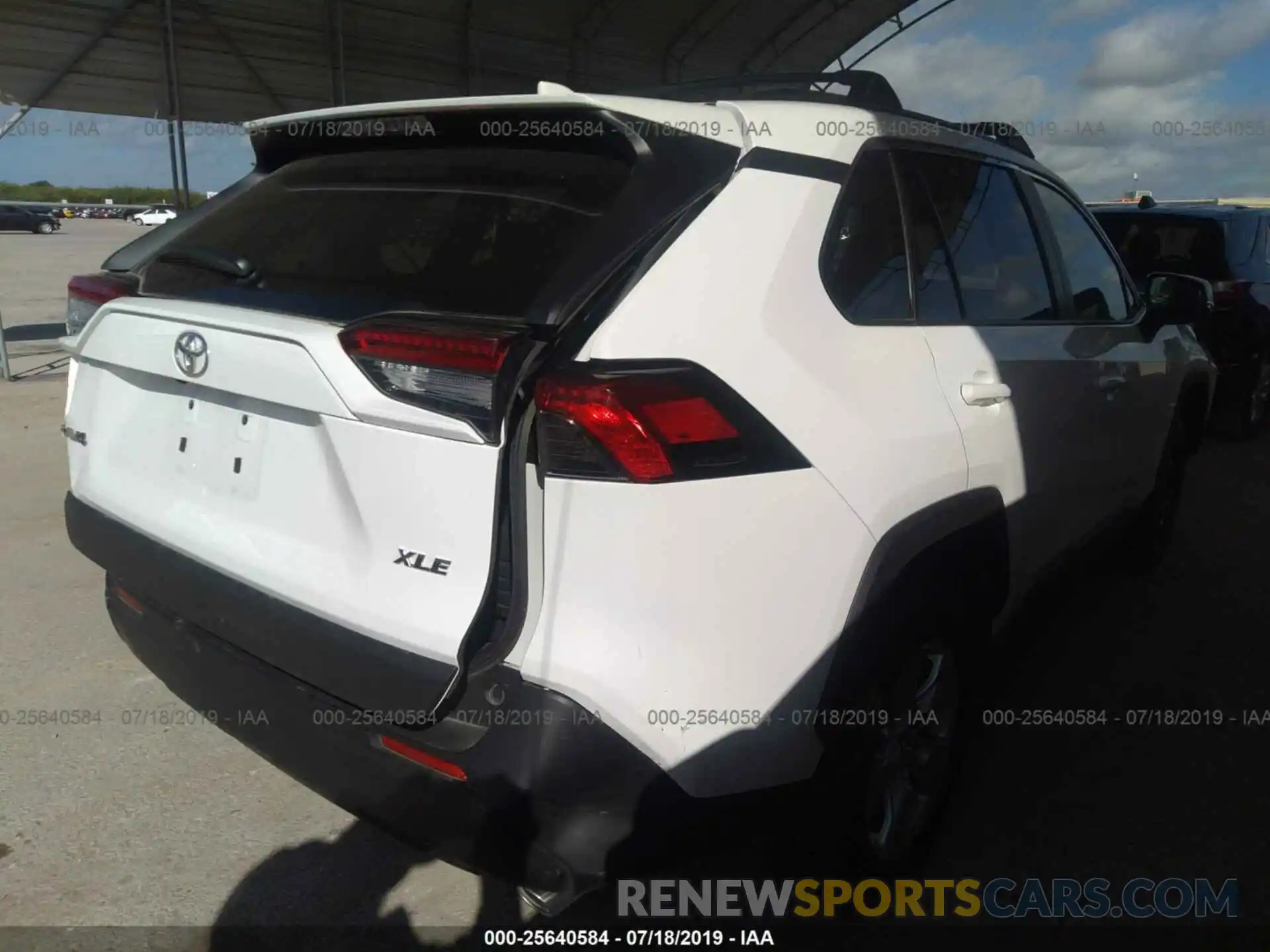 4 Photograph of a damaged car 2T3W1RFV1KW010551 TOYOTA RAV4 2019