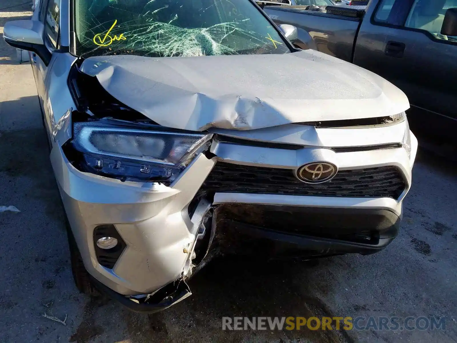 9 Photograph of a damaged car 2T3W1RFV1KW011487 TOYOTA RAV4 2019