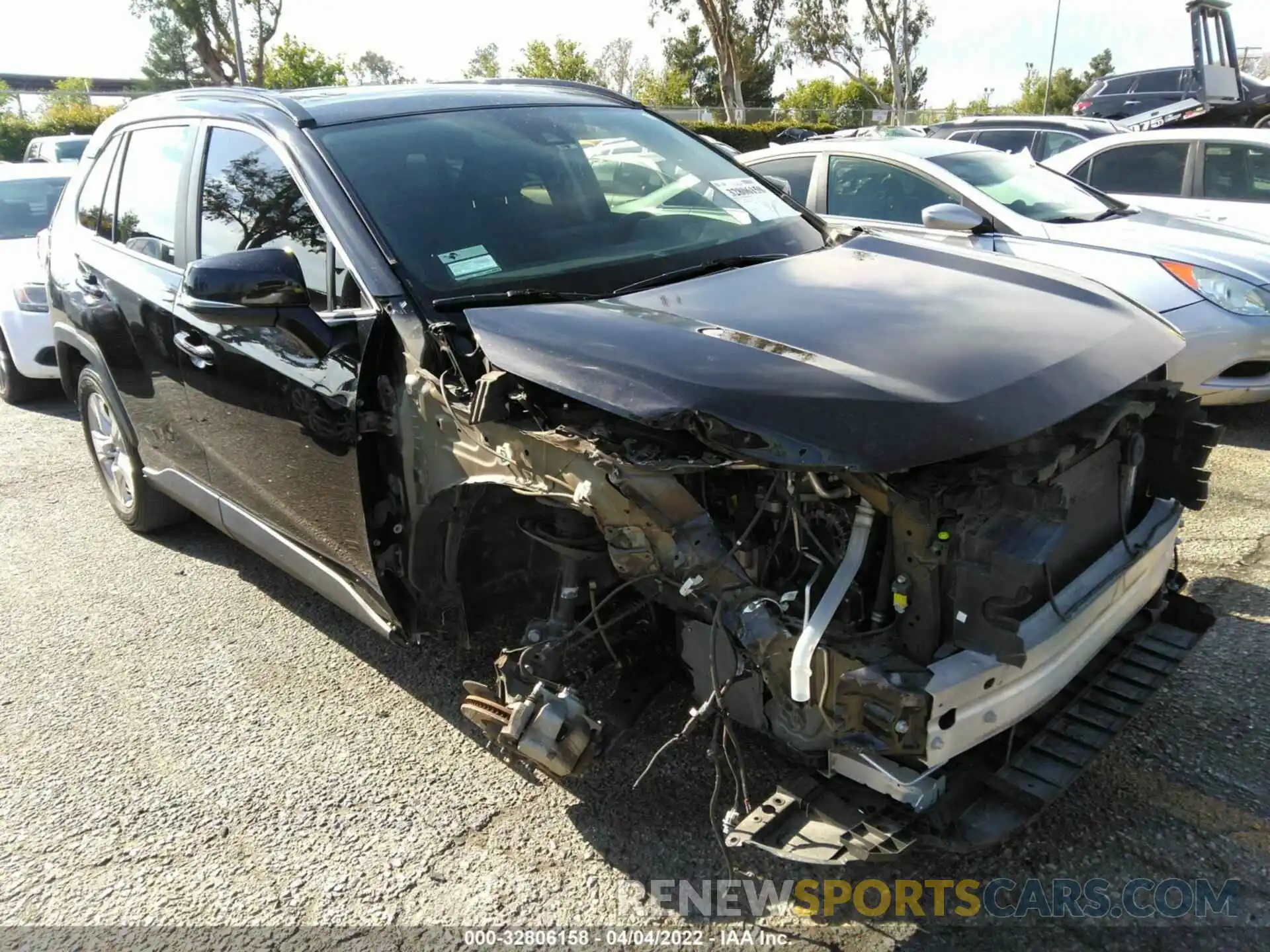 1 Photograph of a damaged car 2T3W1RFV1KW013160 TOYOTA RAV4 2019