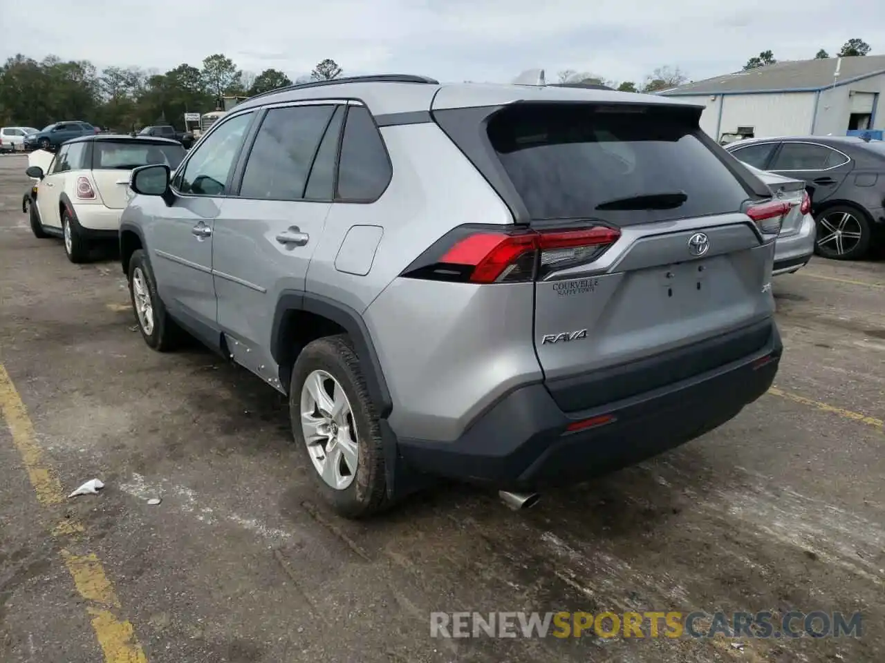 3 Photograph of a damaged car 2T3W1RFV1KW018813 TOYOTA RAV4 2019